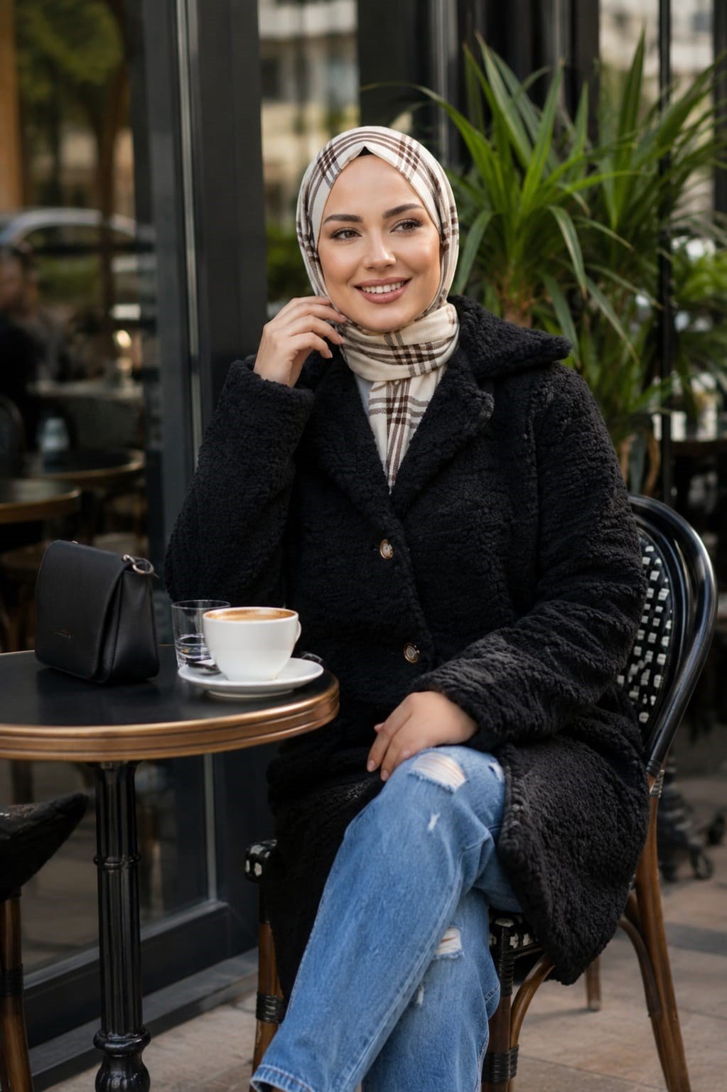 Kadın Astarlı Düğmeli Kruvaze  Siyah Peluş Kaban
