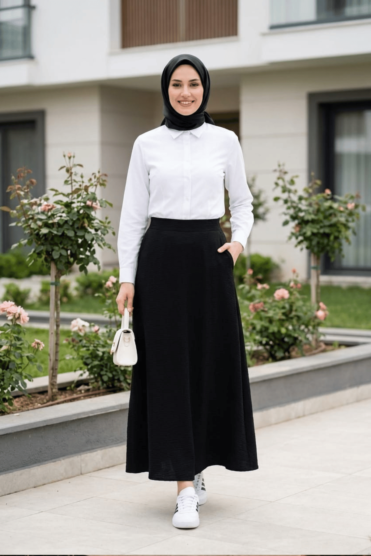 Kadın Beli Lastikli Çilek Kumaş Siyah Etek
