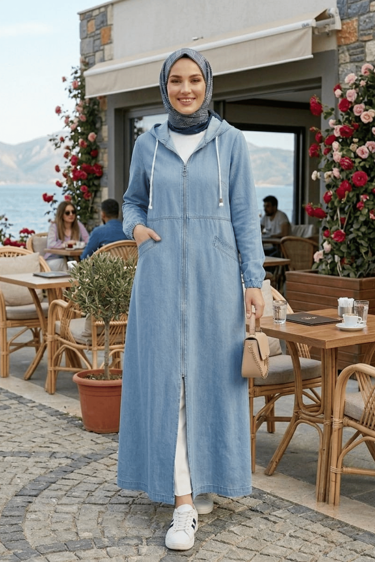 Kadın Kapüşonlu Fermuarlı Cepli Açık Mavi Kot Kap