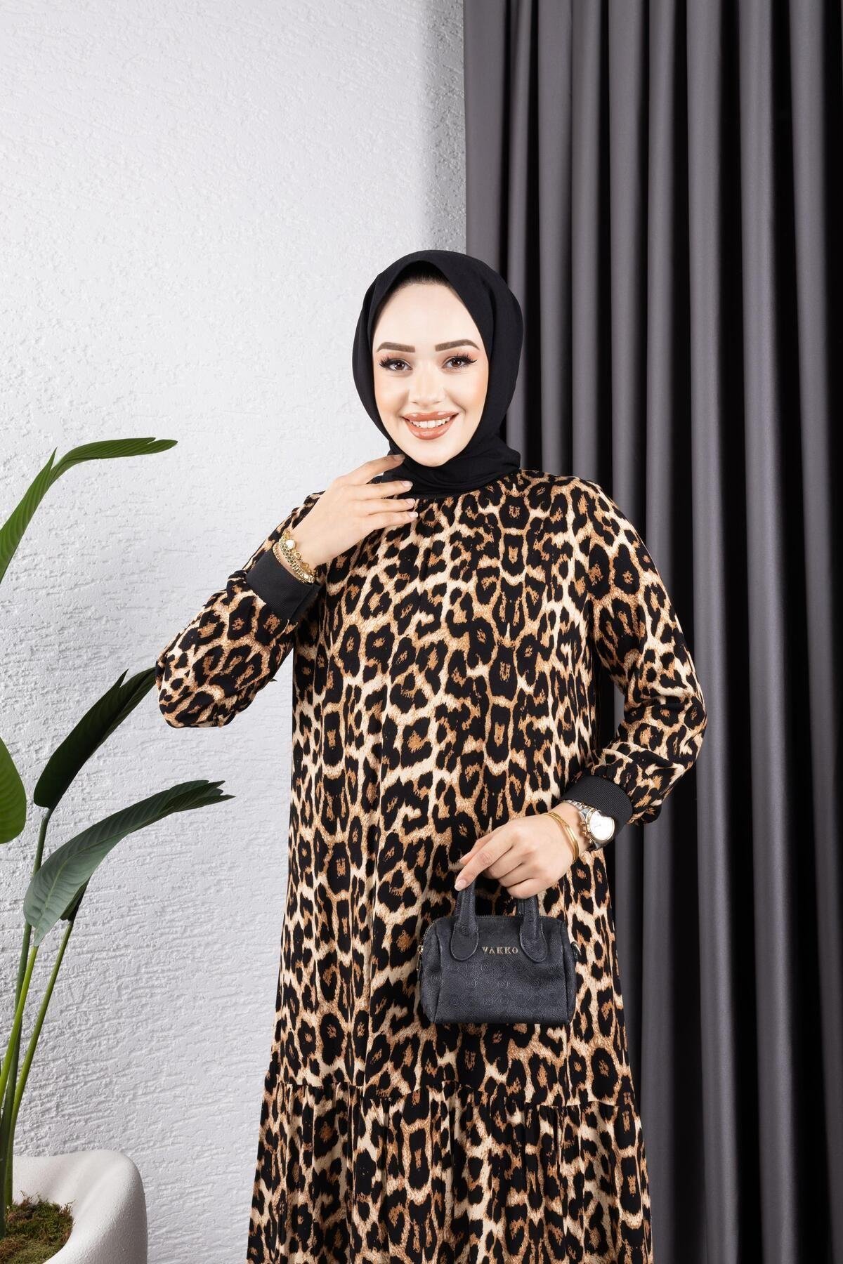 KADIN LEOPAR DESENLİ TESETTÜR ELBİSE