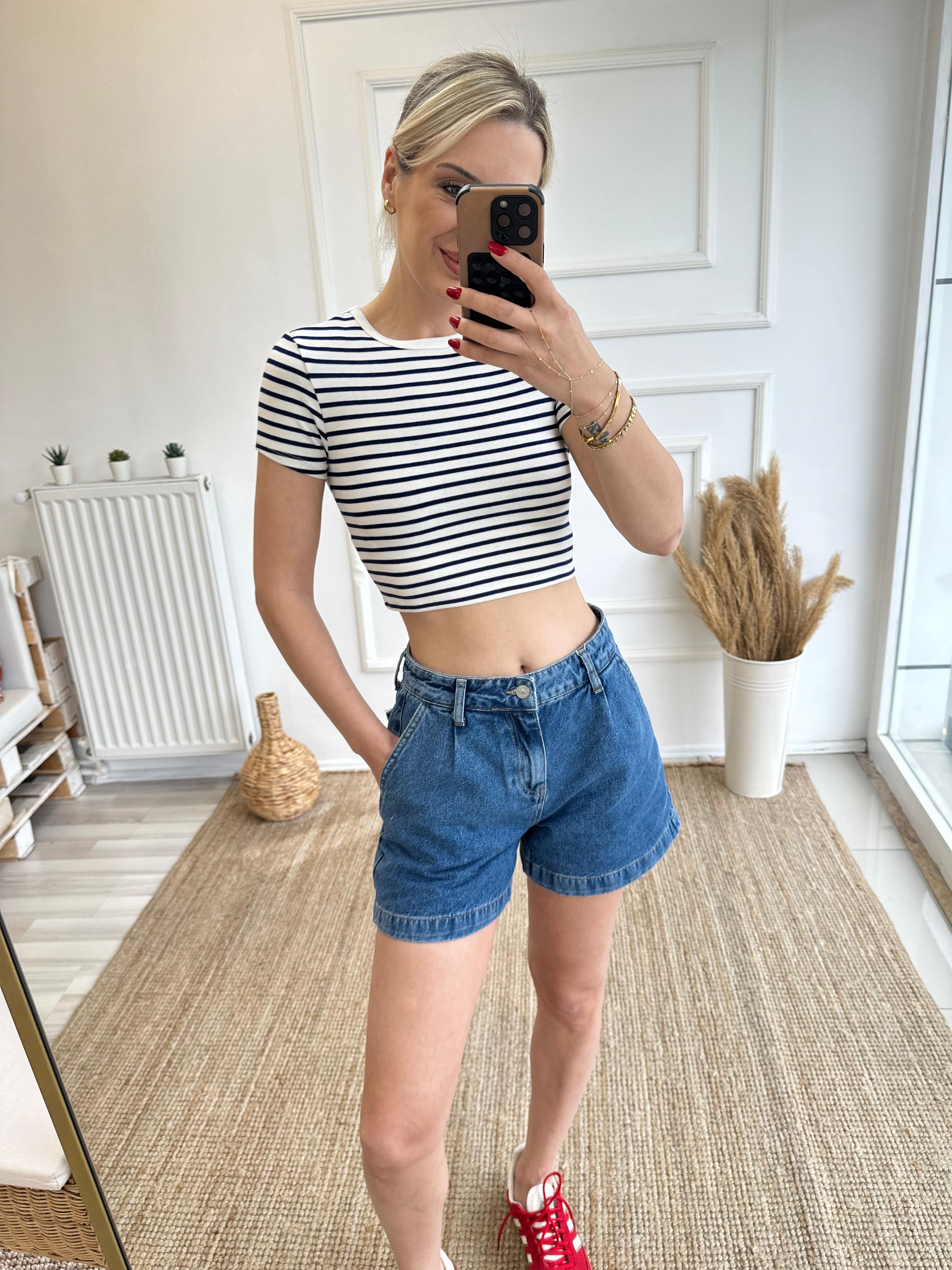 Siyah Çizgili Crop Basic