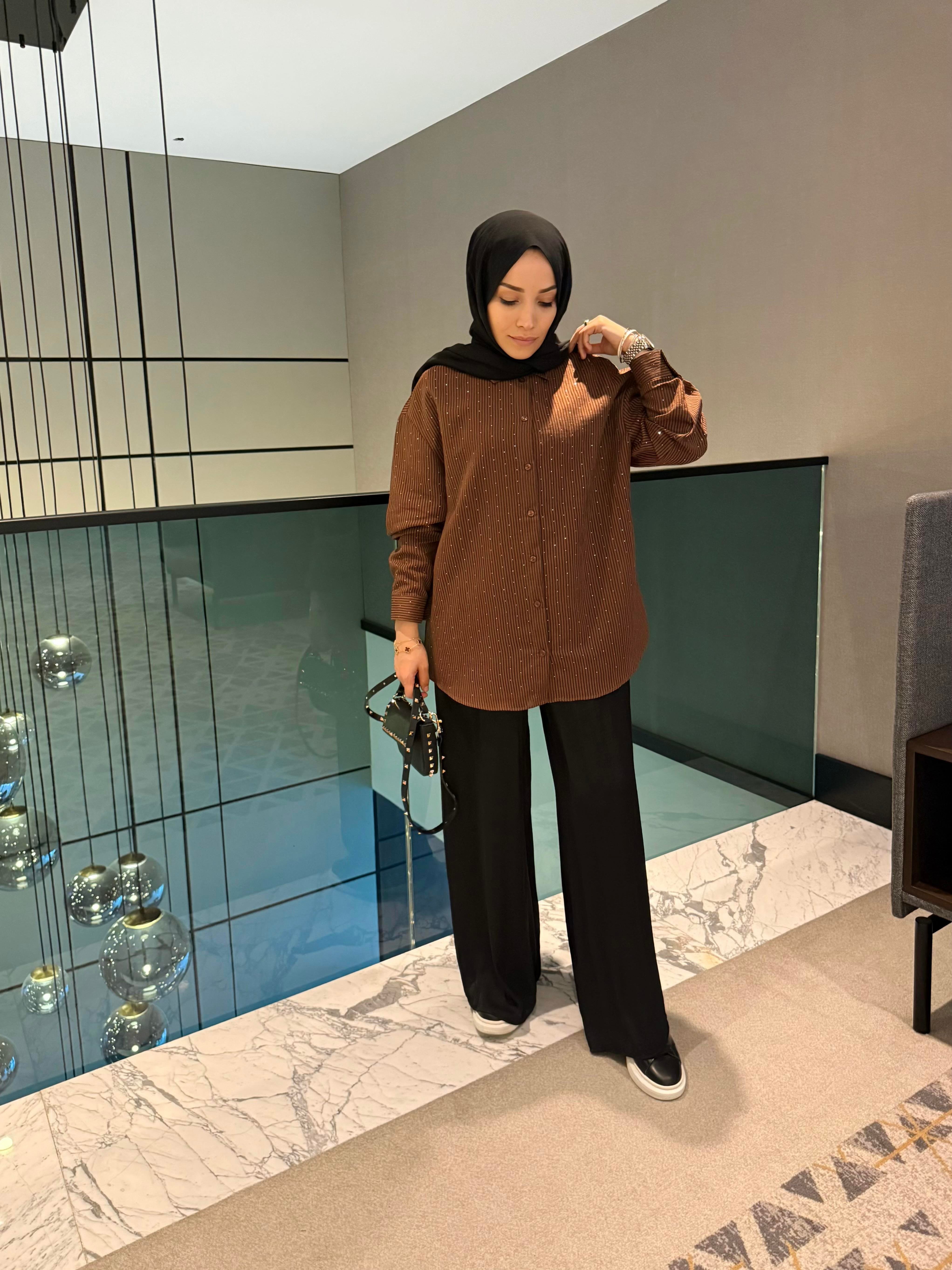 Meri ışıltılı gömlek