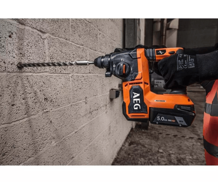 AEG BBH 18BL2-502C 18V 2x5.0Ah Çift Akülü Kömürsüz Kırıcı Delici Hilti