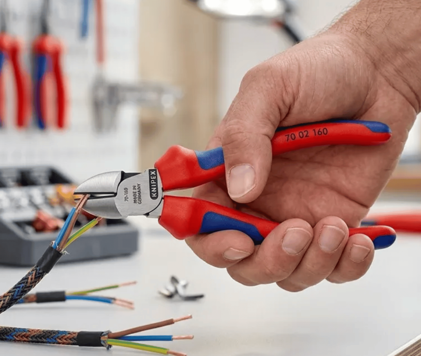KNIPEX 7002160 Yan Keski 160 mm – Profesyonel Tel ve Kablo Kesme Pensesi