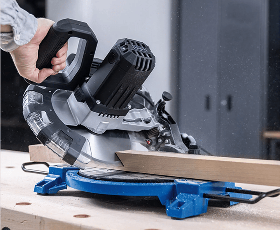 SCHEPPACH HM210L Lazerli Gönye Kesme Makinesi 210 mm 1500 Watt - Profesyonel Taşınabilir Lazer Hizalamalı Açılı Ahşap Ebatlama Testeresi