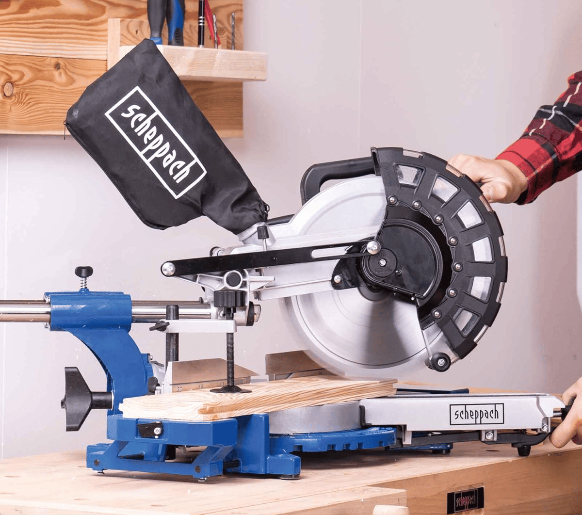 SCHEPPACH HM254 Lazerli Kızaklı Gönye Kesme Makinası 254 mm 2000 Watt - Profesyonel Geniş Panel Ebatlama ve Çift Kızaklı Yatarlı Gönye Kesme
