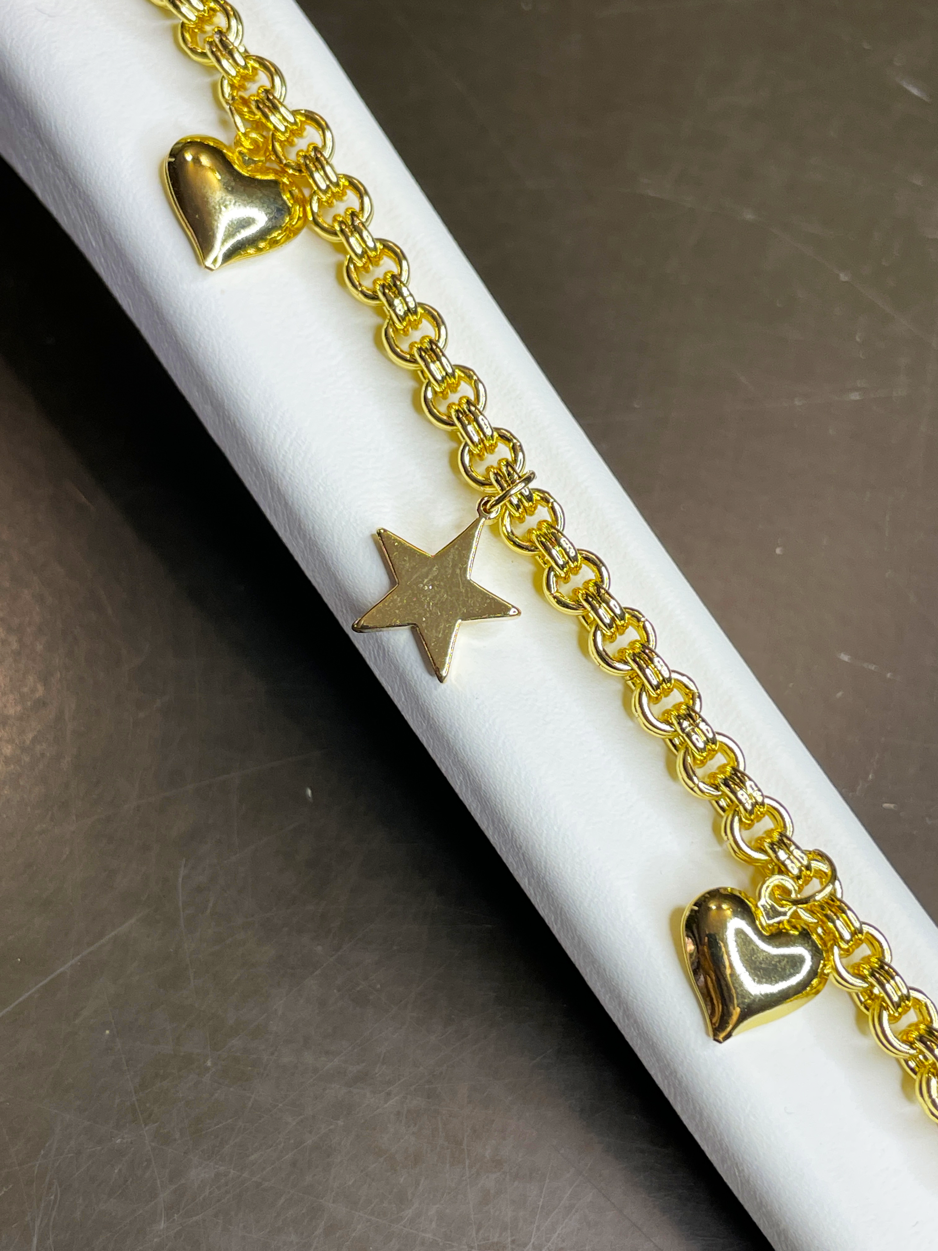 Gold Charmlı Marka Bileklik