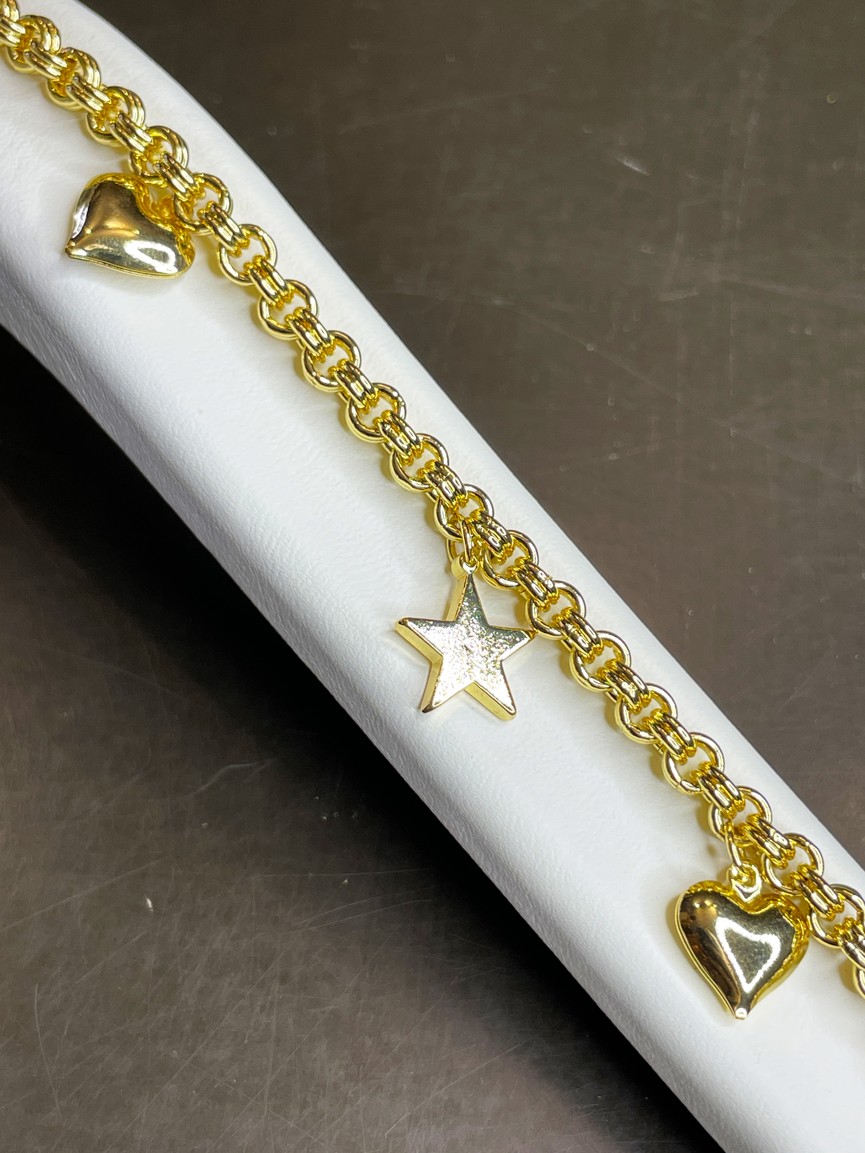 Gold Charmlı Marka Bileklik