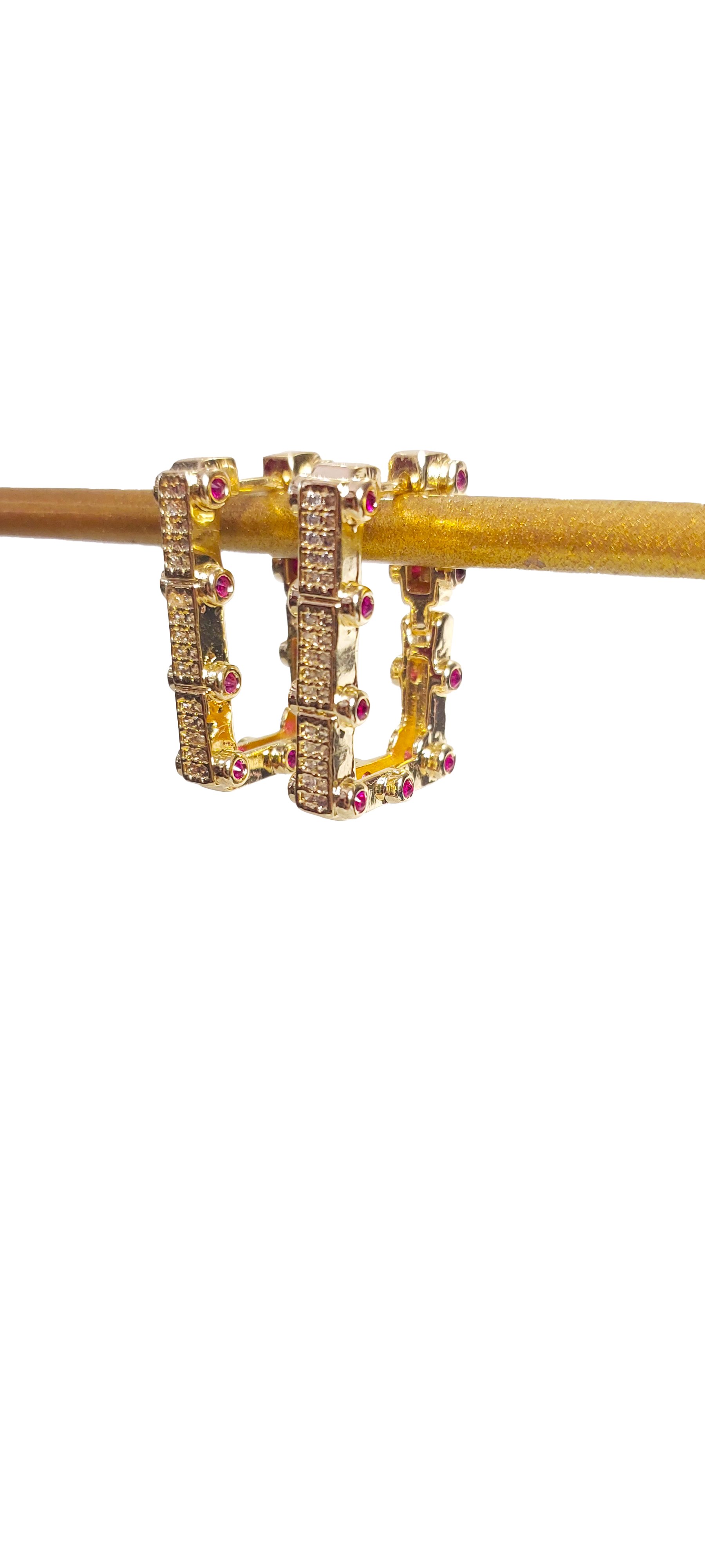 Gold Taşlı Küpe