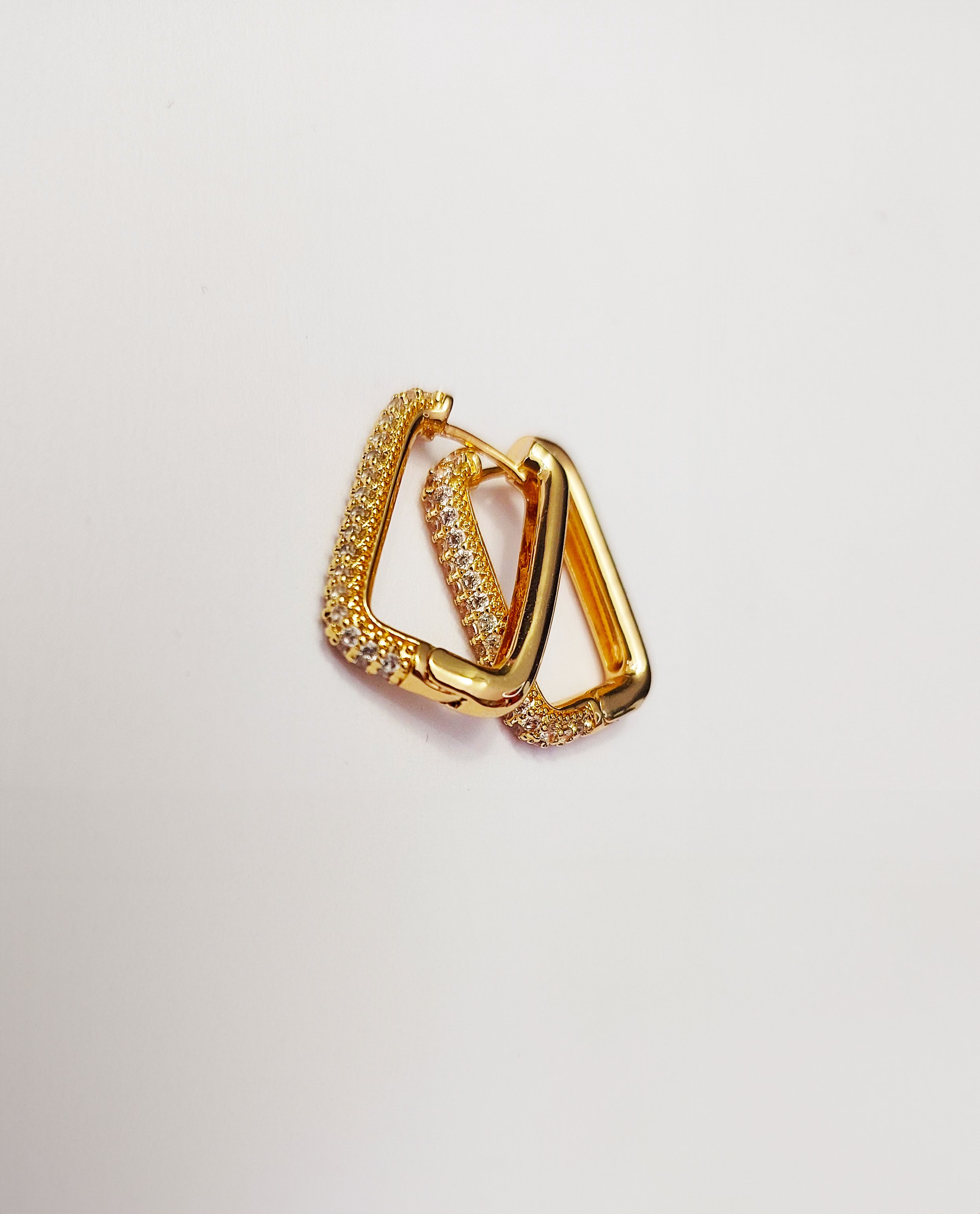Gold Taşlı Küpe