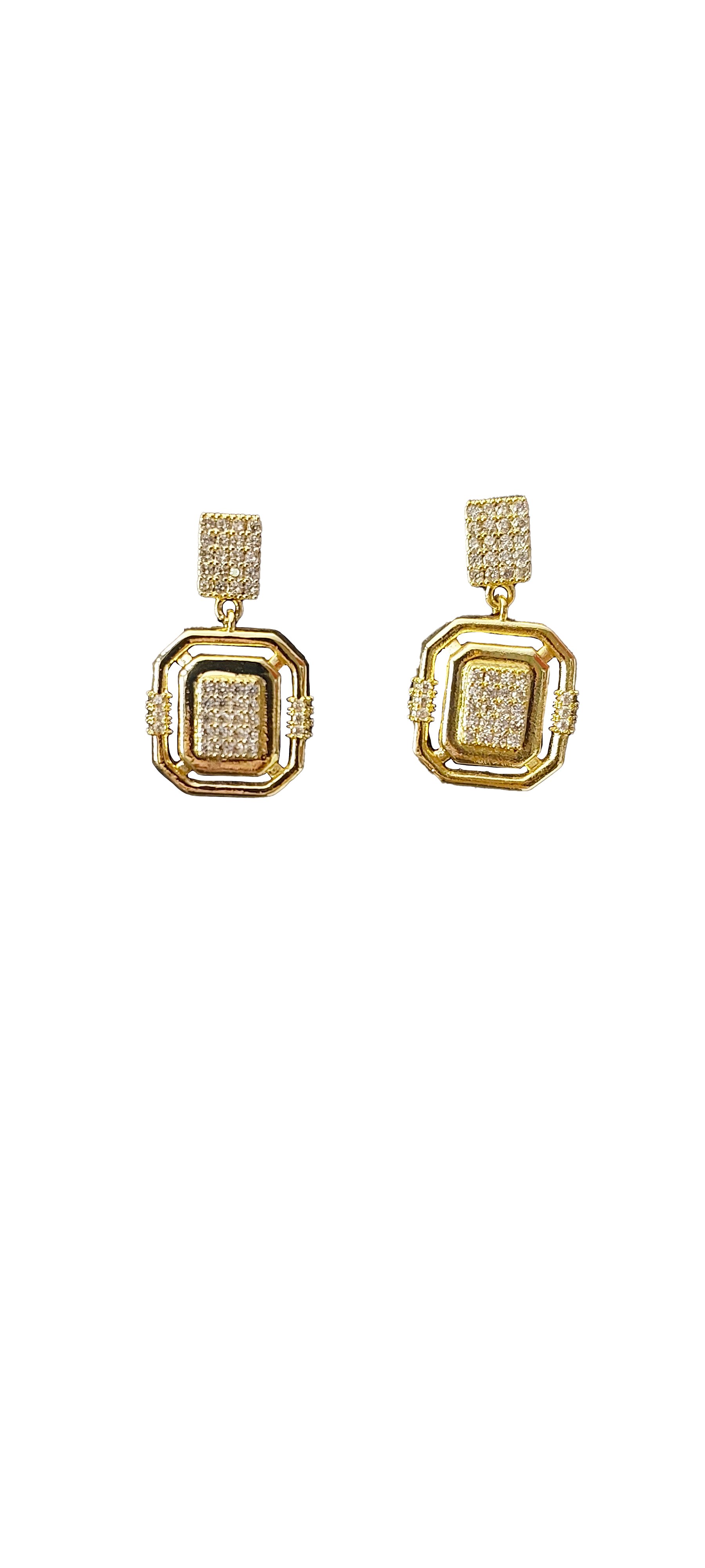 Gold Taşlı Küpe