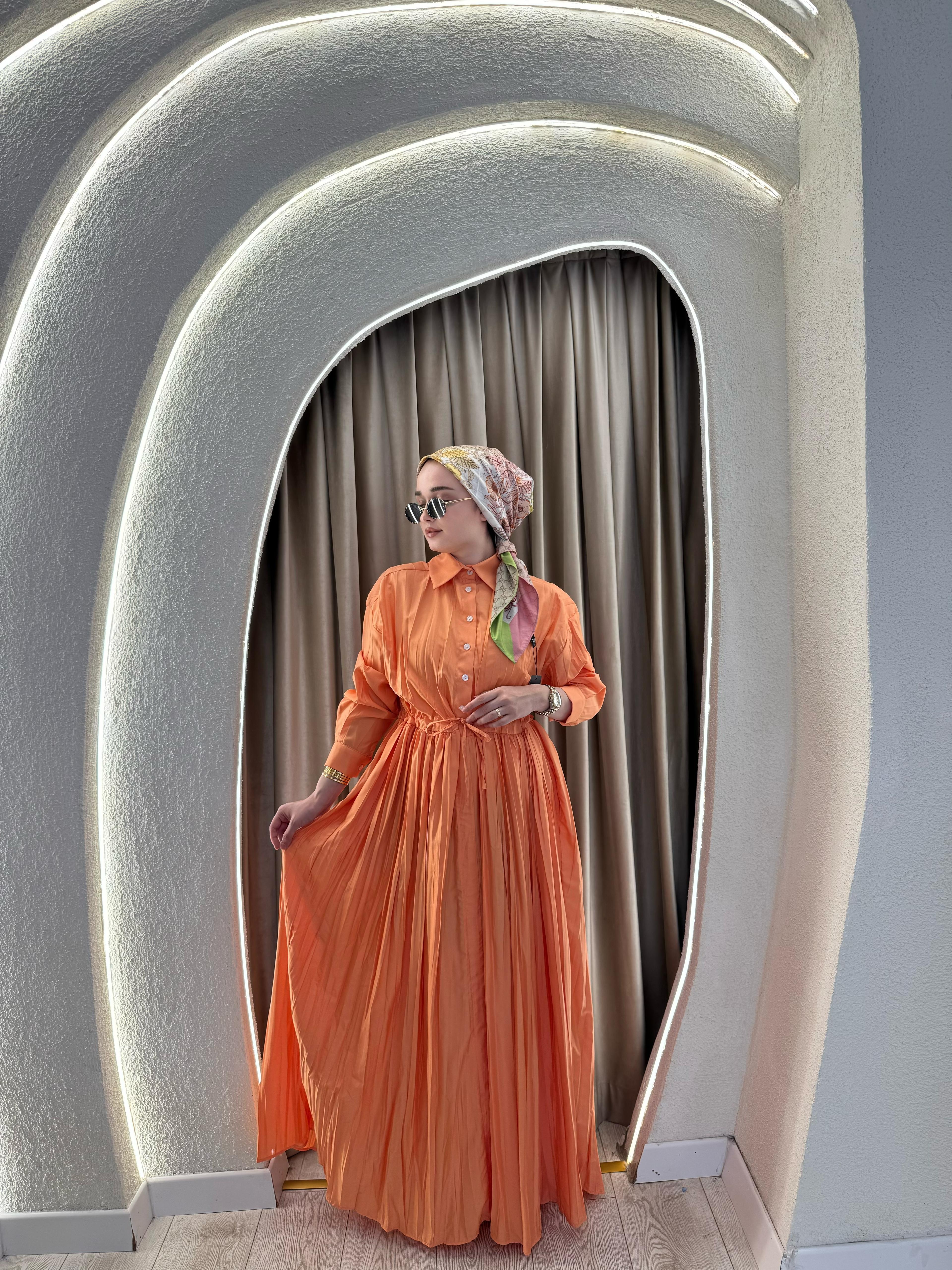 Turuncu elbise