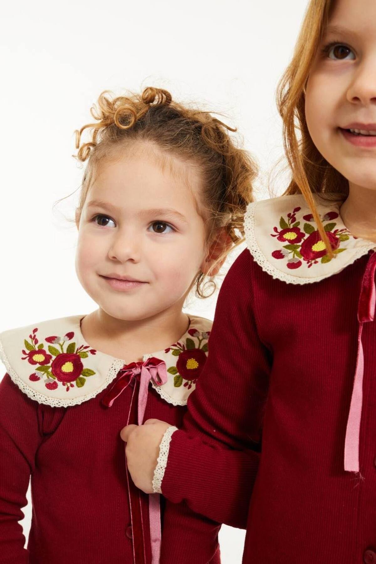 Kaşkorse Yakası Nakışlı Kız Elbise