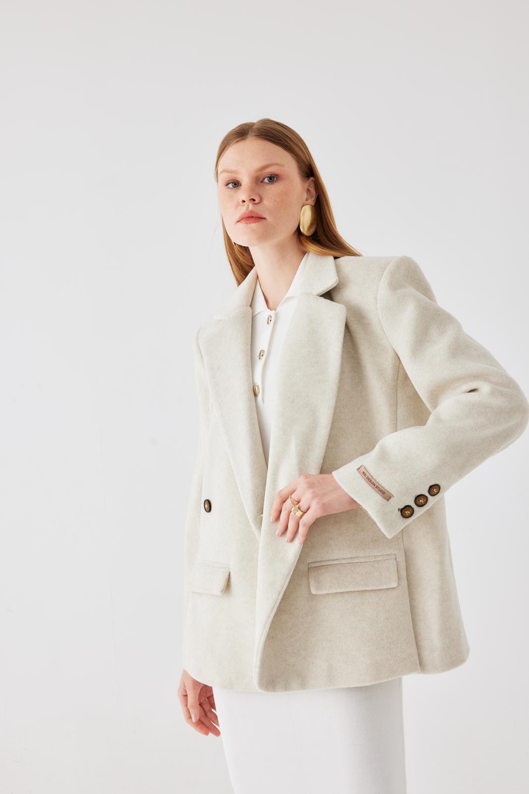 Yırtmaç Detaylı Bej Blazer
