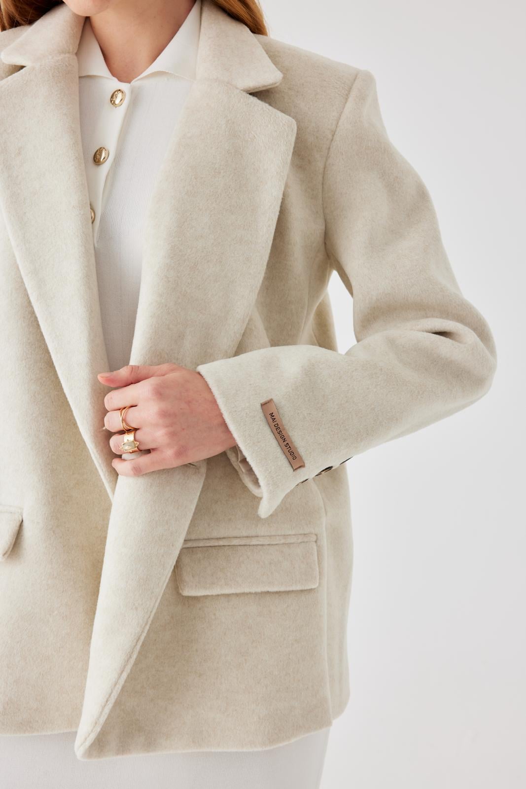 Yırtmaç Detaylı Bej Blazer