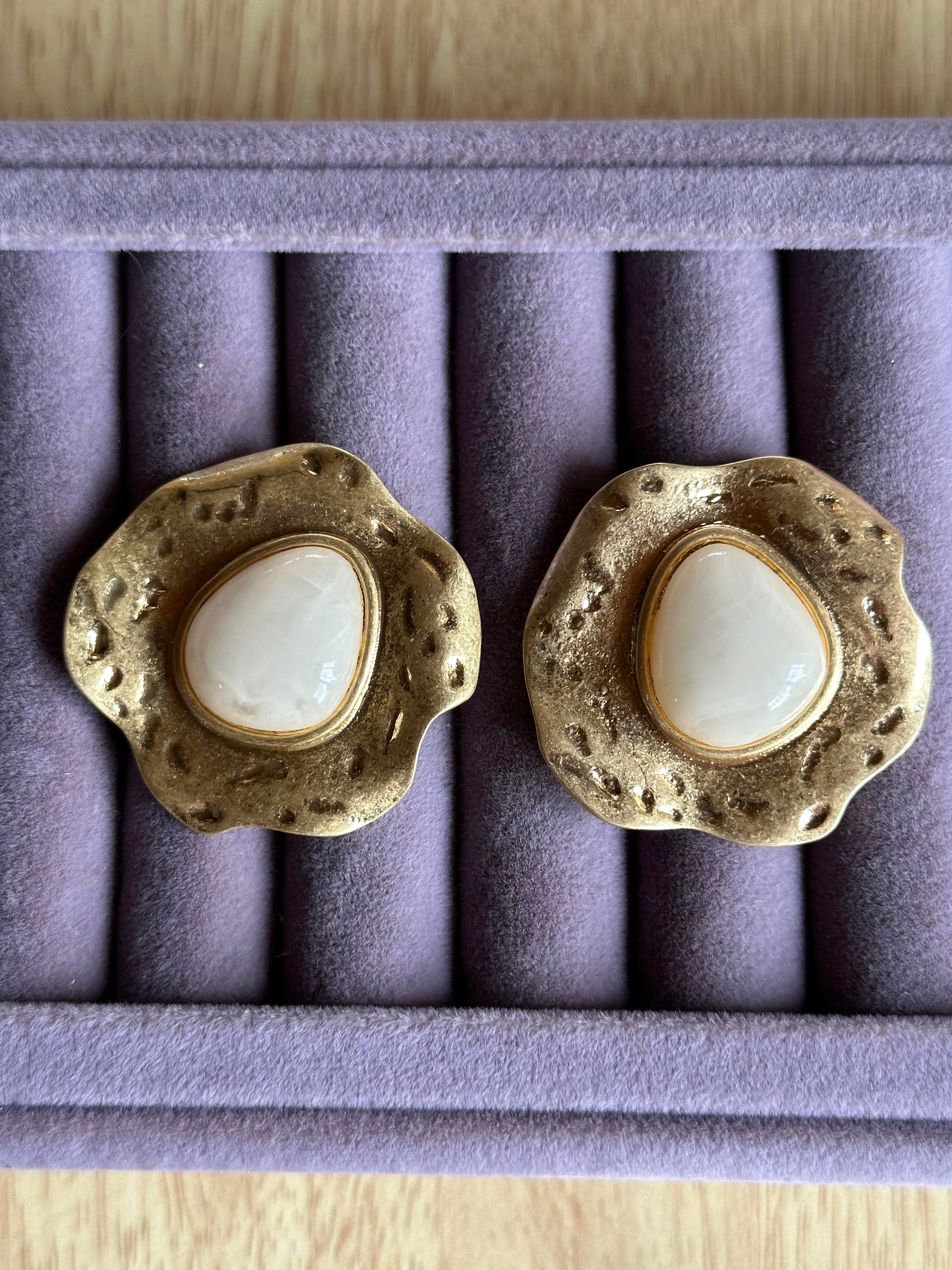 Taş Görünüm Marka Model Gold & Ekru Vintage Küpe