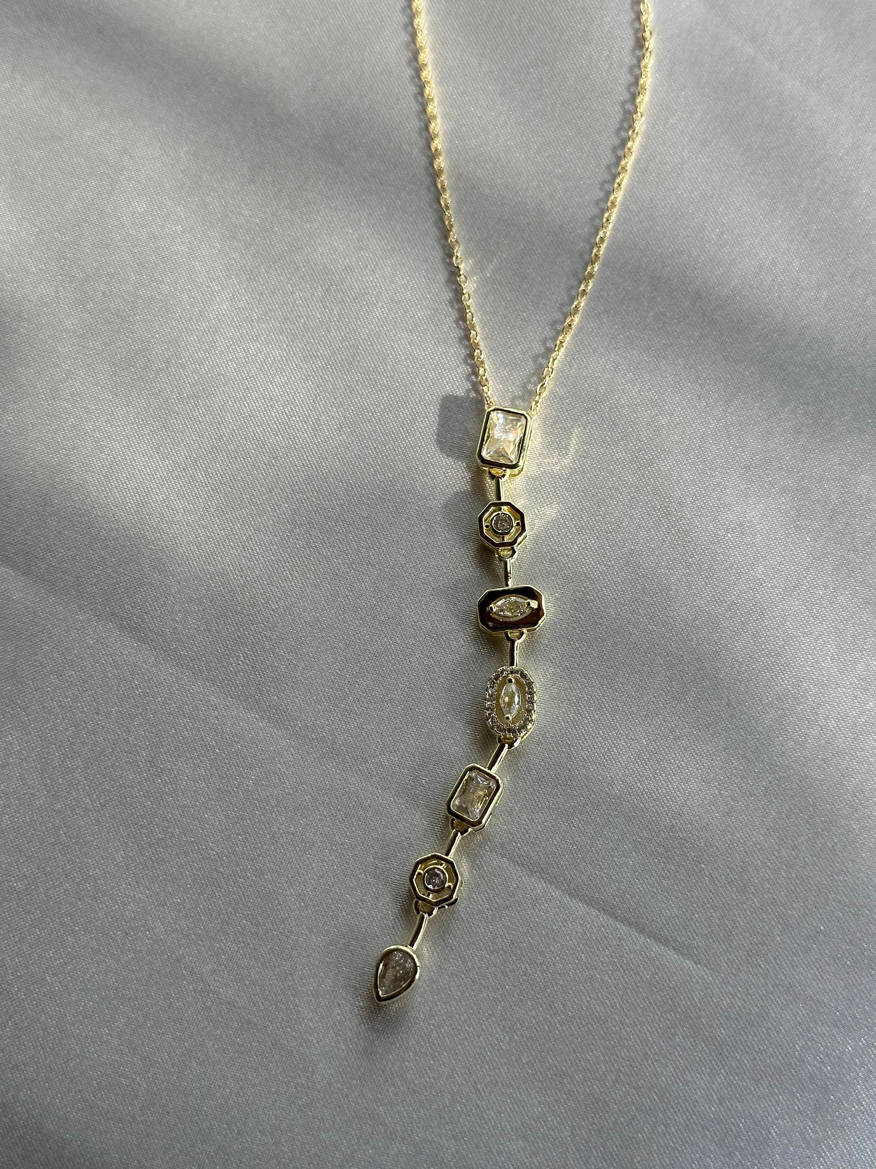 Zirkon & Baget Taş 7 Element Çelik Kolye Gold