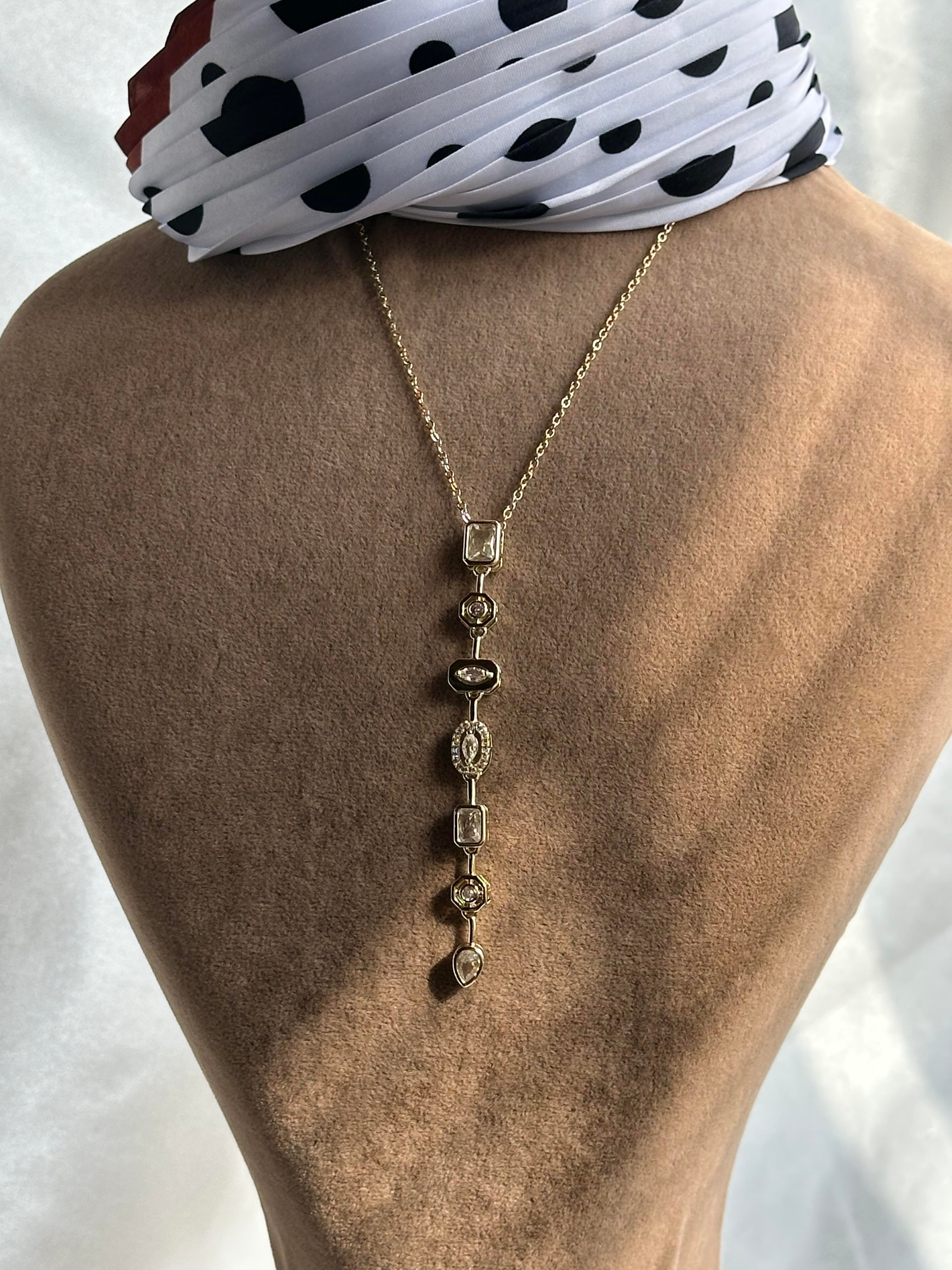Zirkon & Baget Taş 7 Element Çelik Kolye Gold