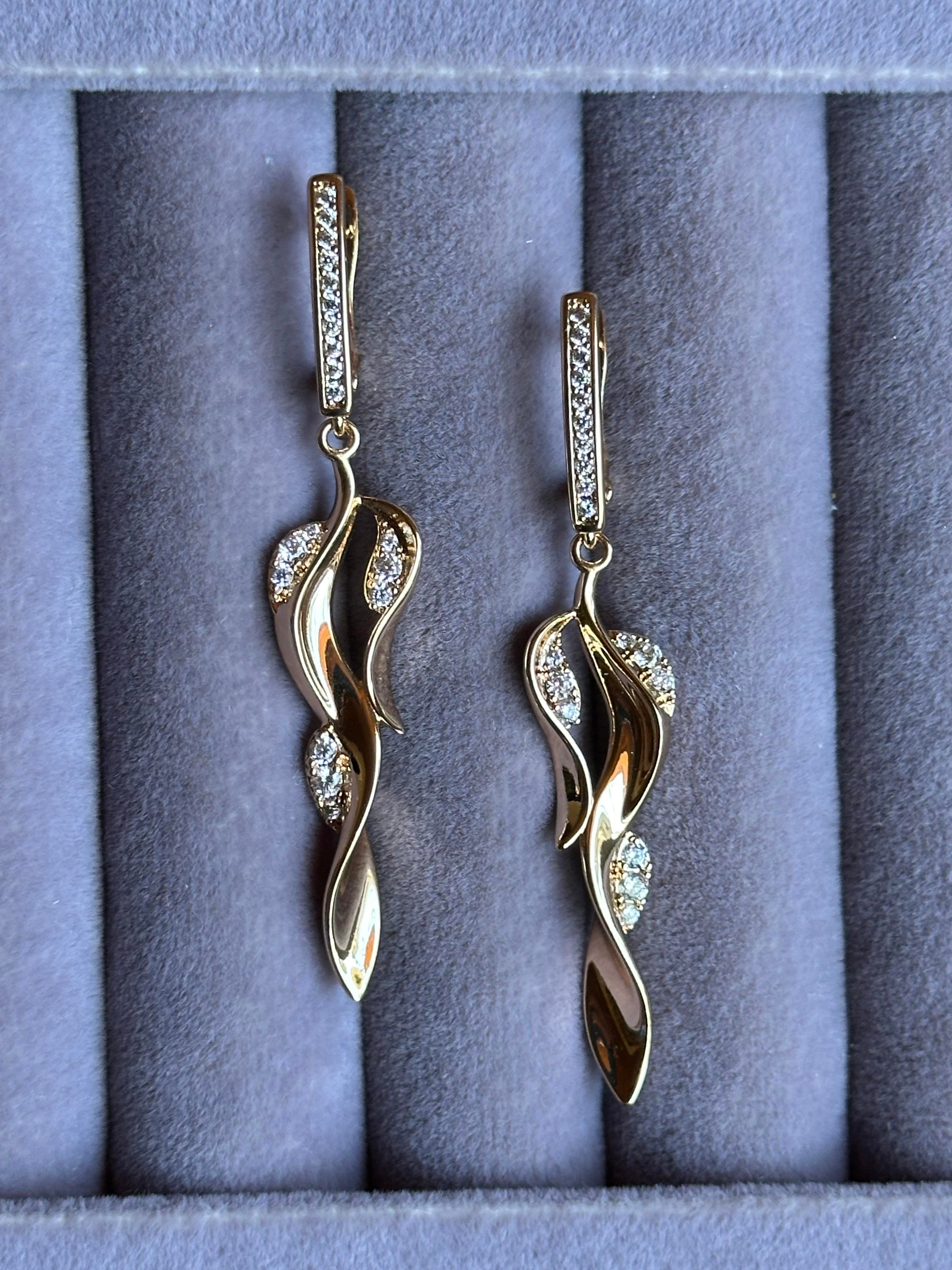 Zirkon Taş İşlemeli Sallantılı Yaprak Model Xuping Küpe-Rose