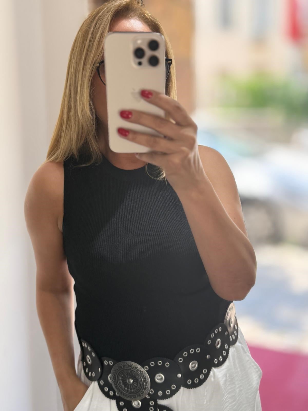 Bisiklet Yaka Kolsuz Bluz Siyah