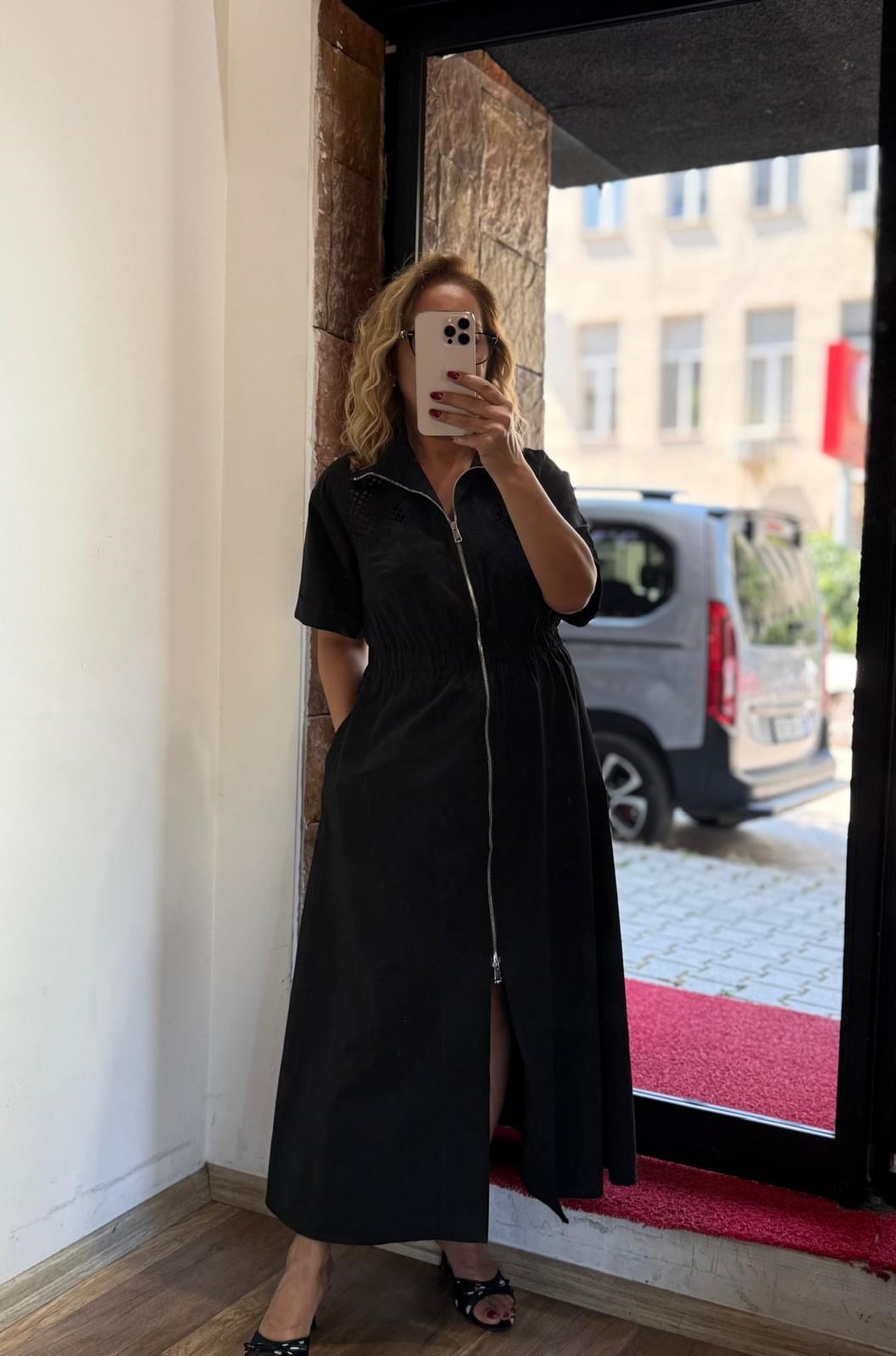 Nakış Detaylı Fermuarlı Uzun Elbise Siyah