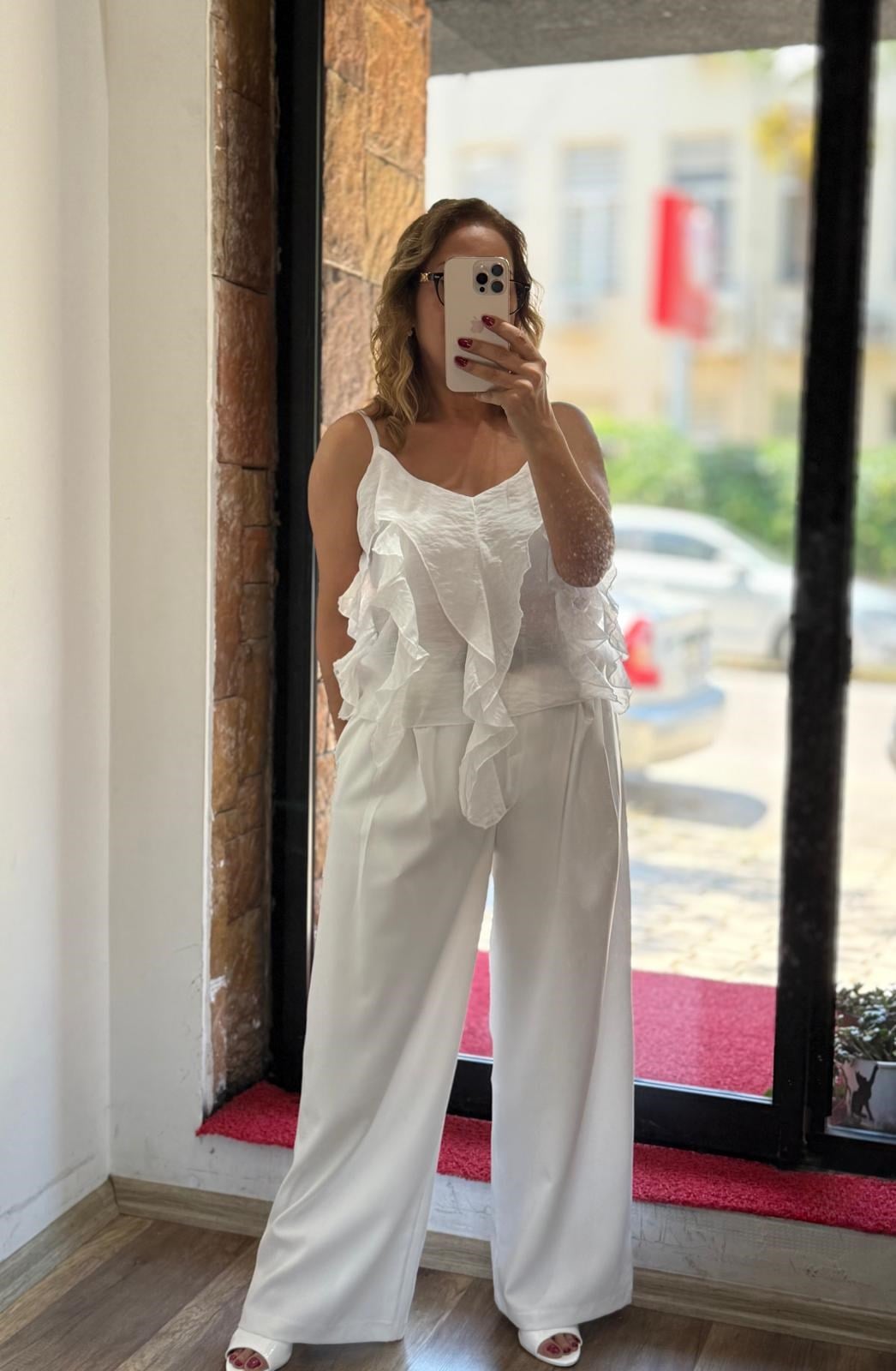Önü Fırfırlı Askılı Tül Bluz Beyaz