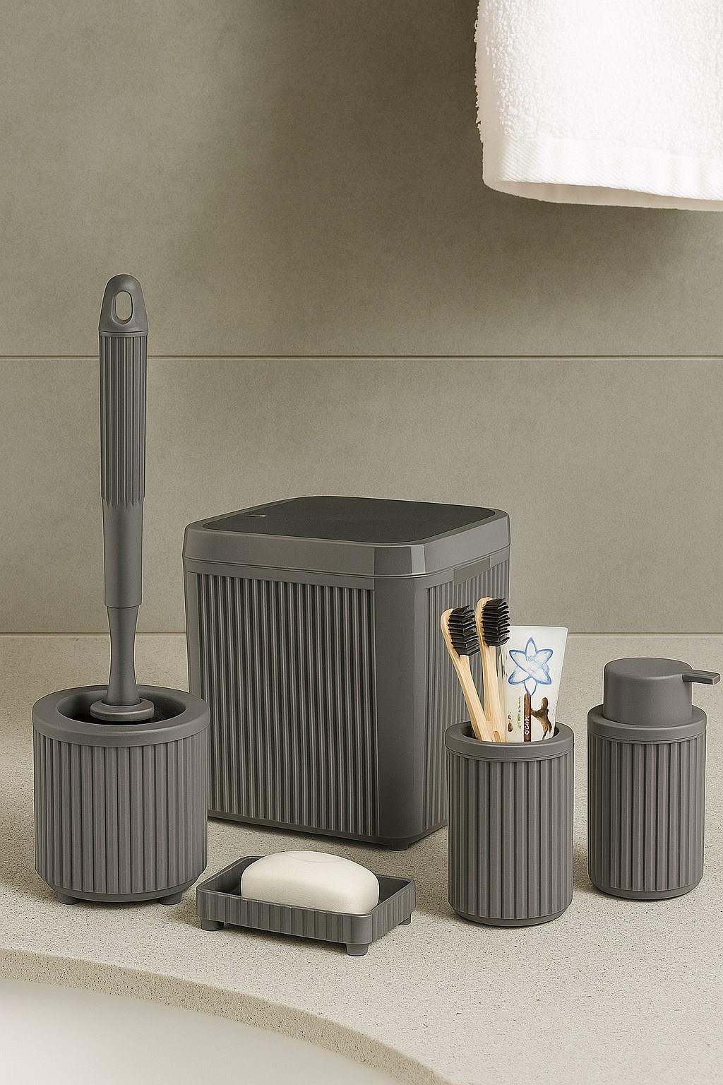 Decorev 5 Parça Gri Click Kapaklı Silikon Fırçalı Taşıma Kulplu Banyo Seti – 5 Litre