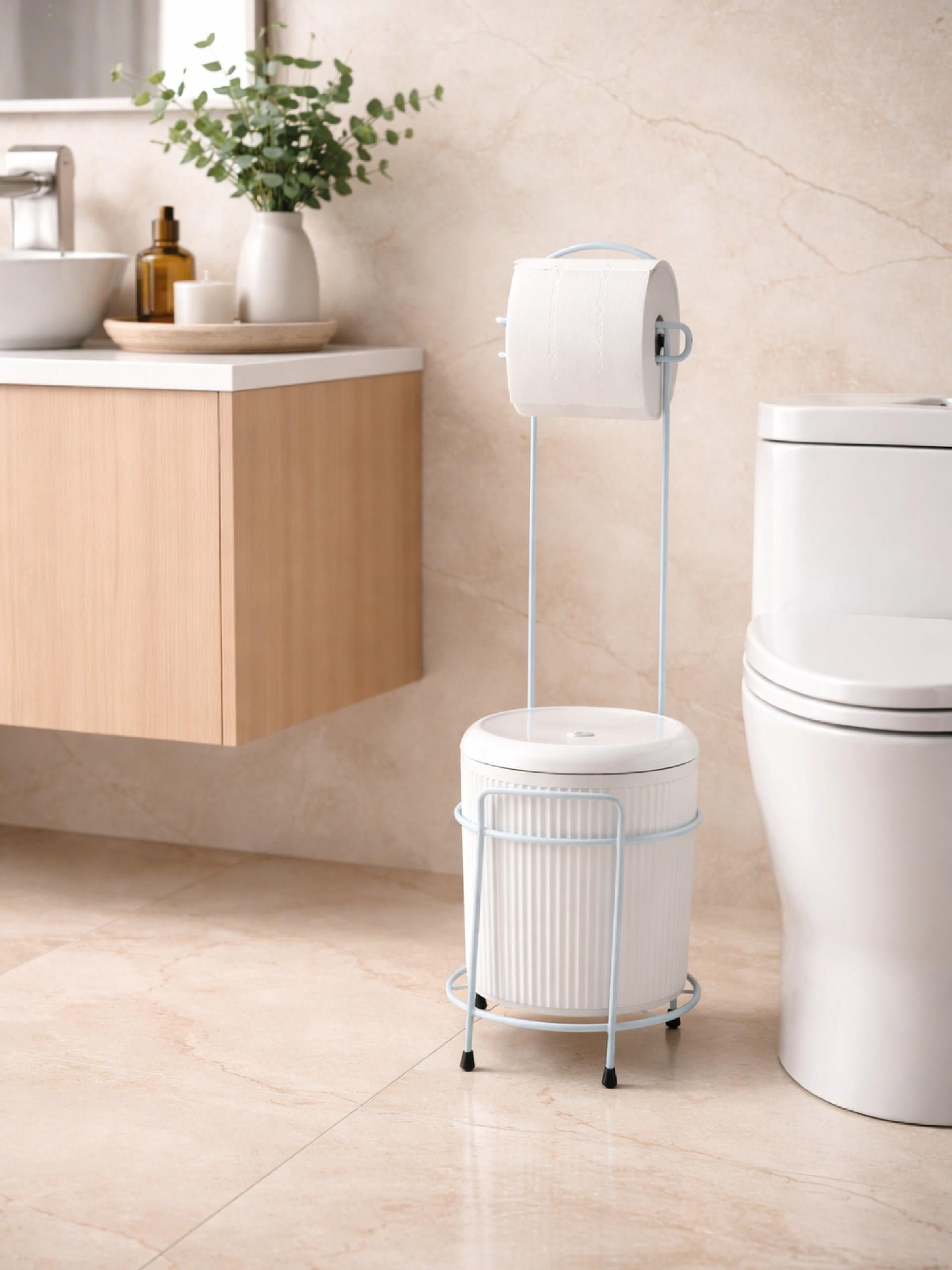 Metal Standlı Tuvalet Kağıtlığı ve Kapaklı Çöp Kovası Seti – Modern Banyo Düzenleyici