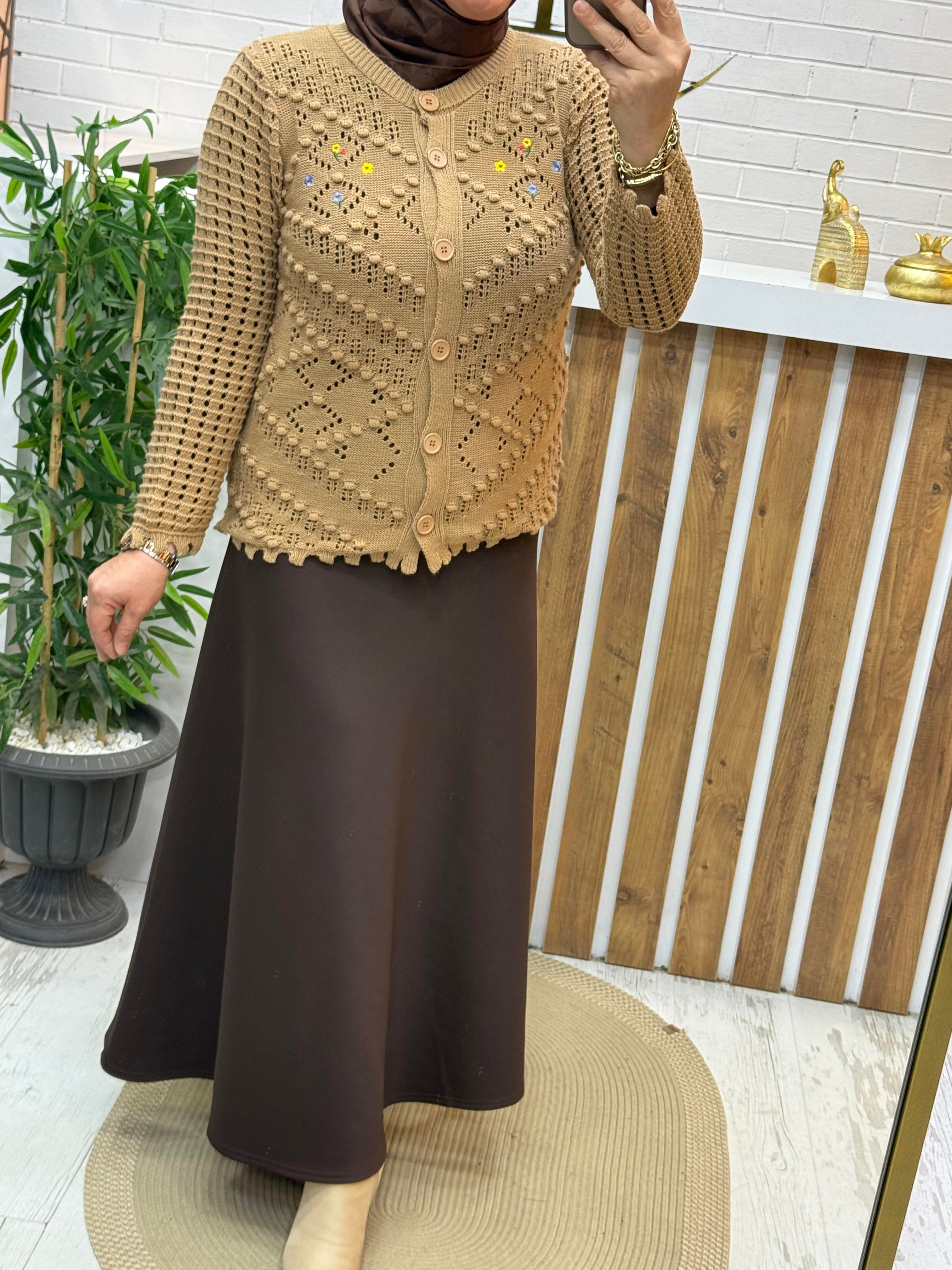 ETEK ÜSTÜ İŞLEMELİ HIRKA