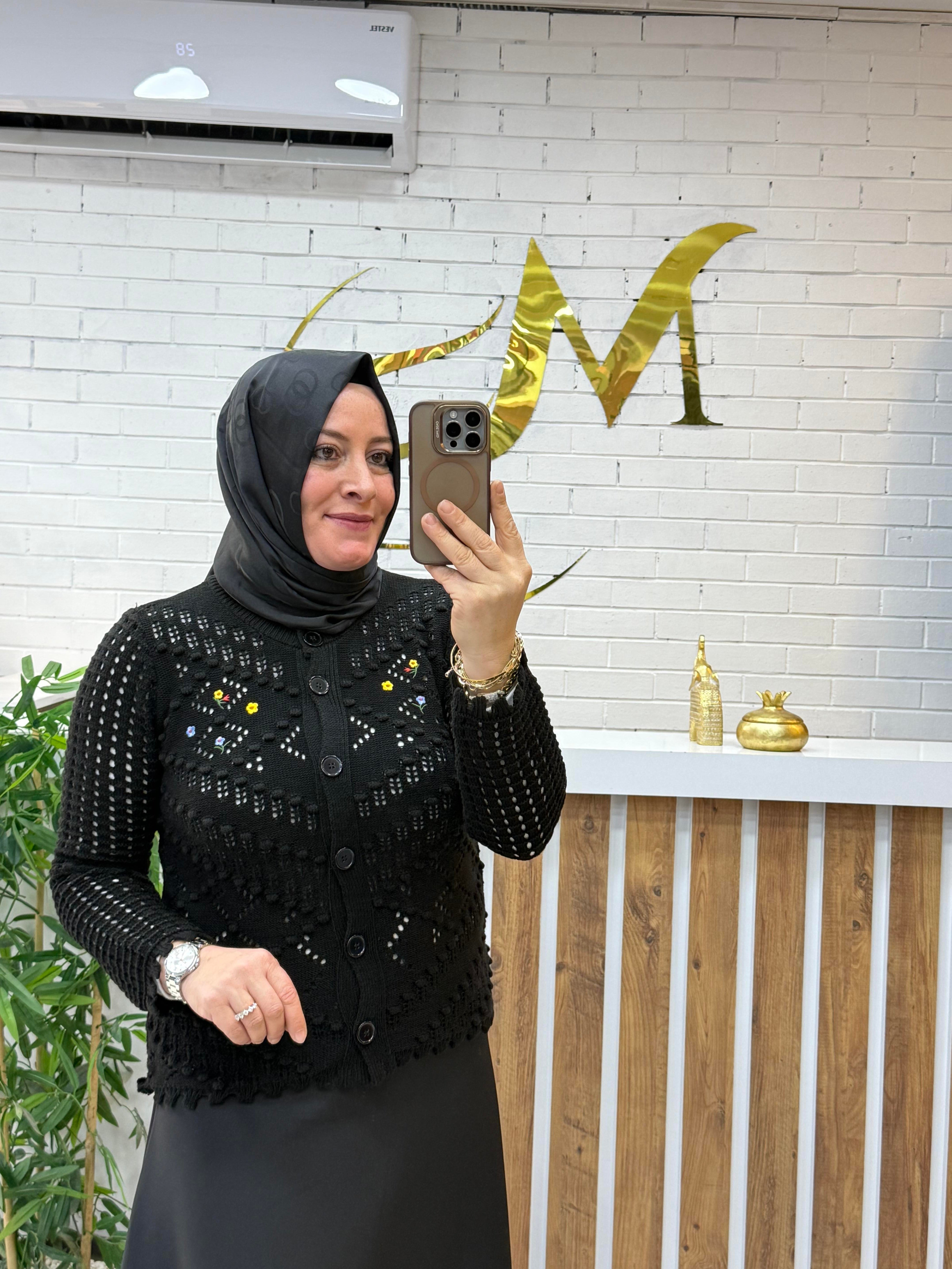 ETEK ÜSTÜ İŞLEMELİ HIRKA