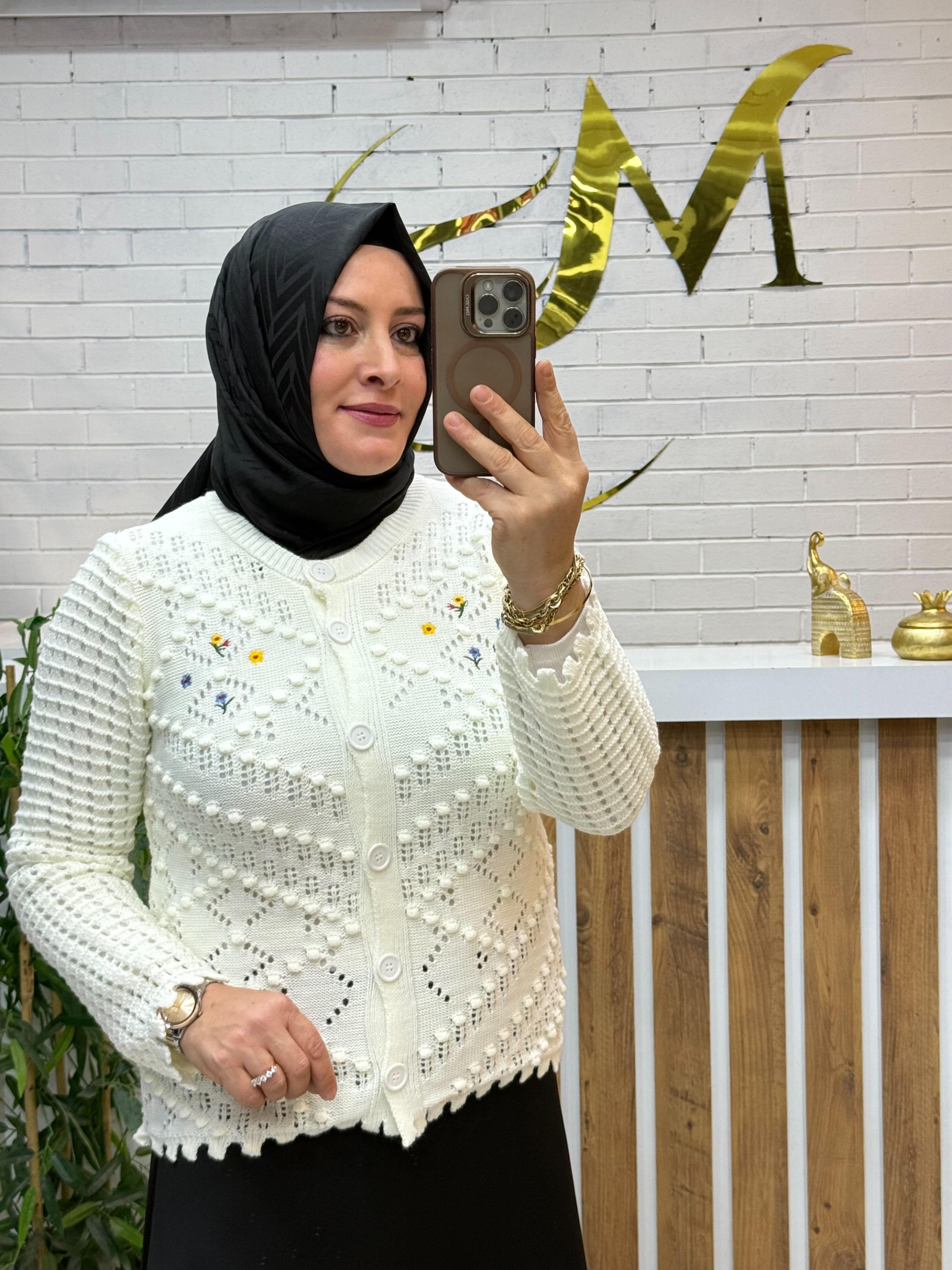 ETEK ÜSTÜ İŞLEMELİ HIRKA