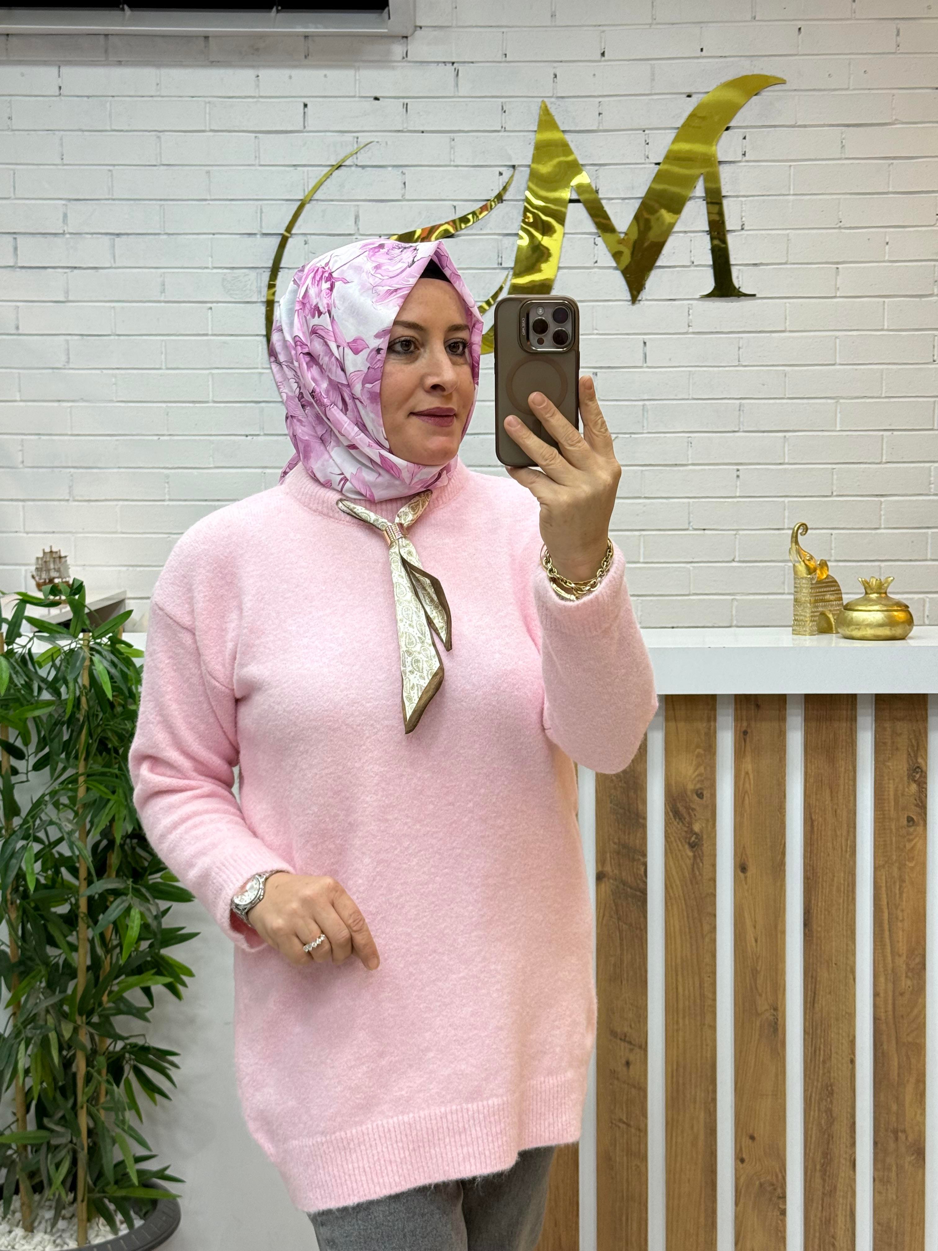 FULARLI YUMOŞ KAZAK
