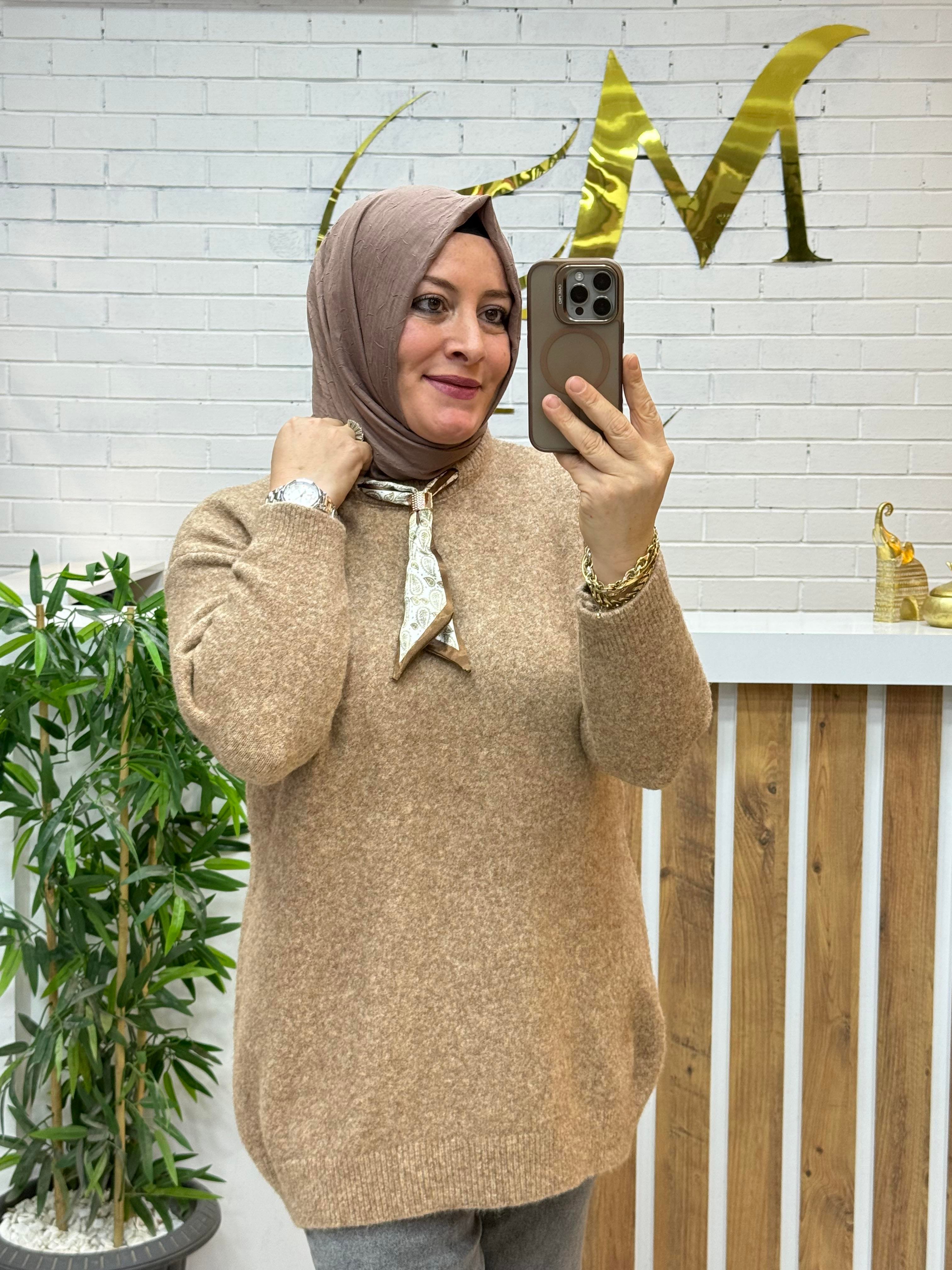 FULARLI YUMOŞ KAZAK