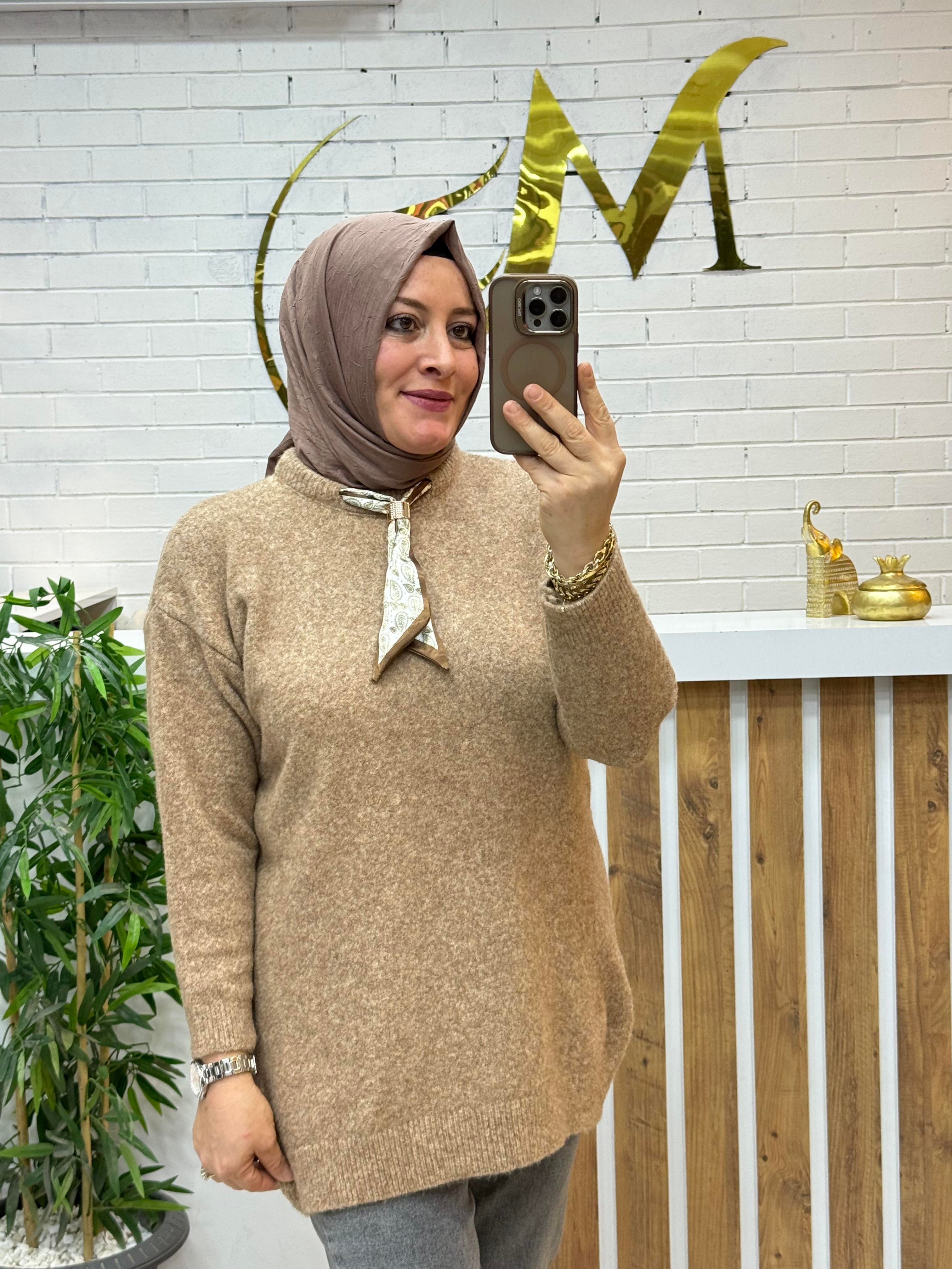 FULARLI YUMOŞ KAZAK