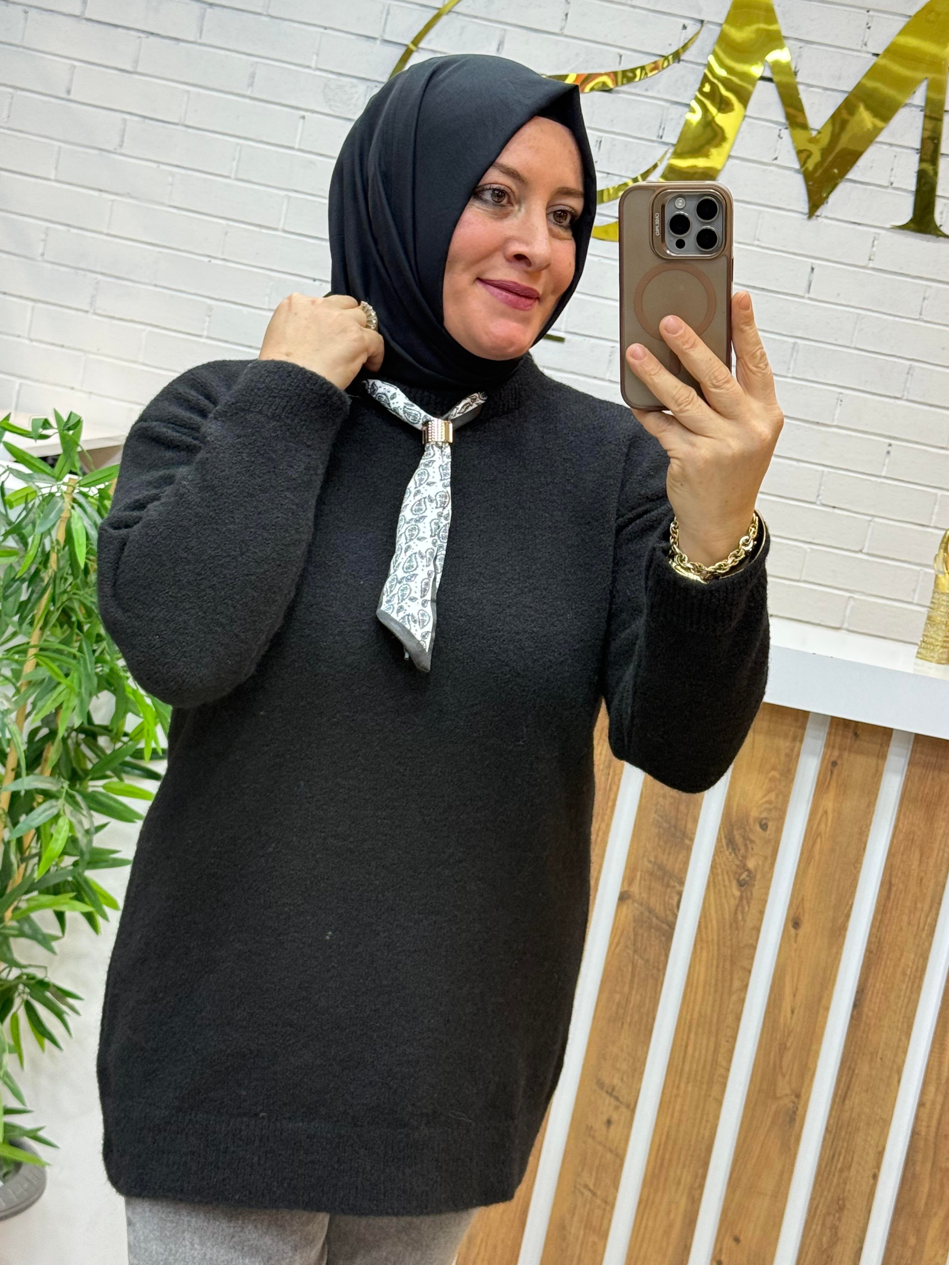 FULARLI YUMOŞ KAZAK