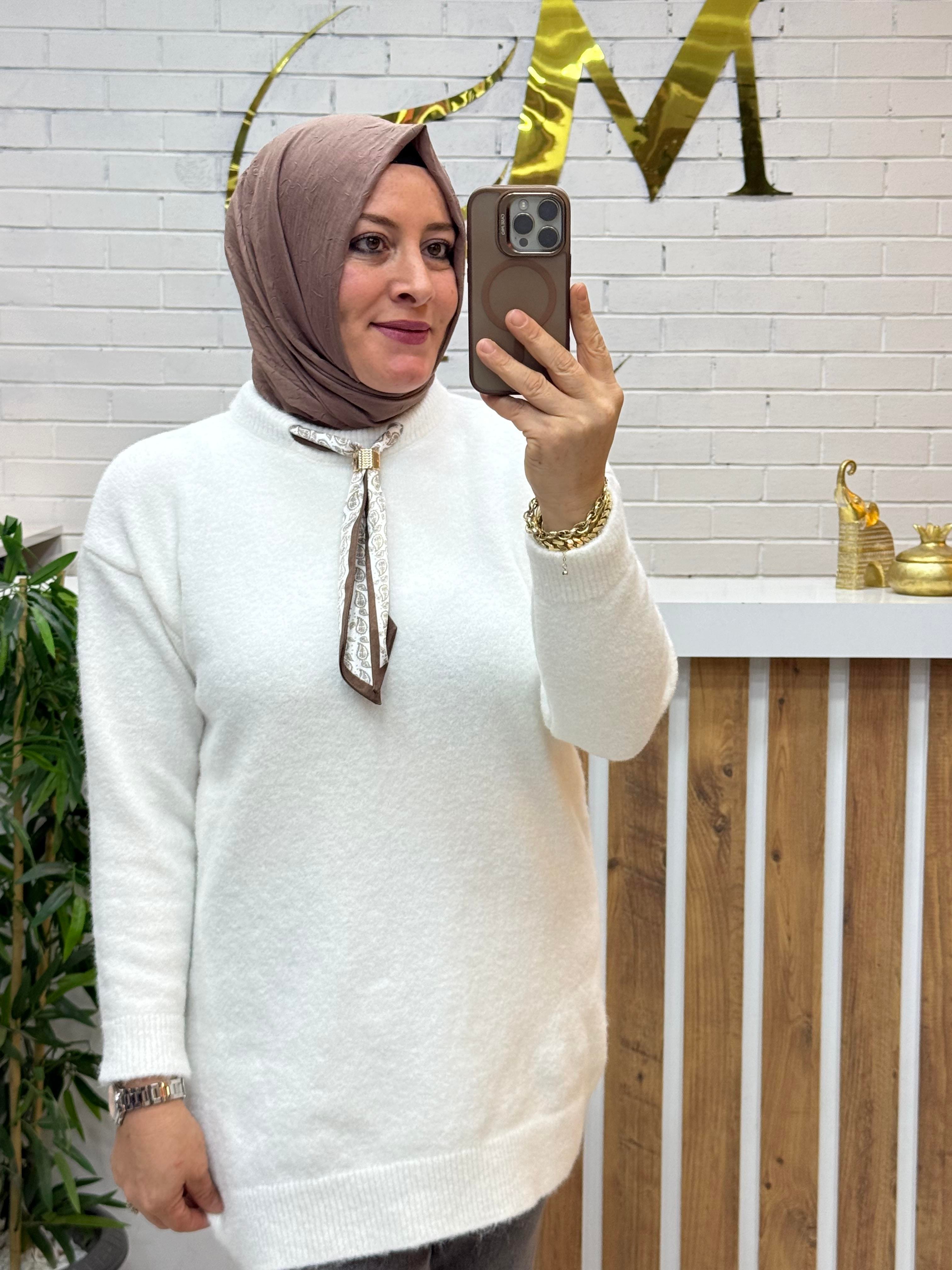 FULARLI YUMOŞ KAZAK