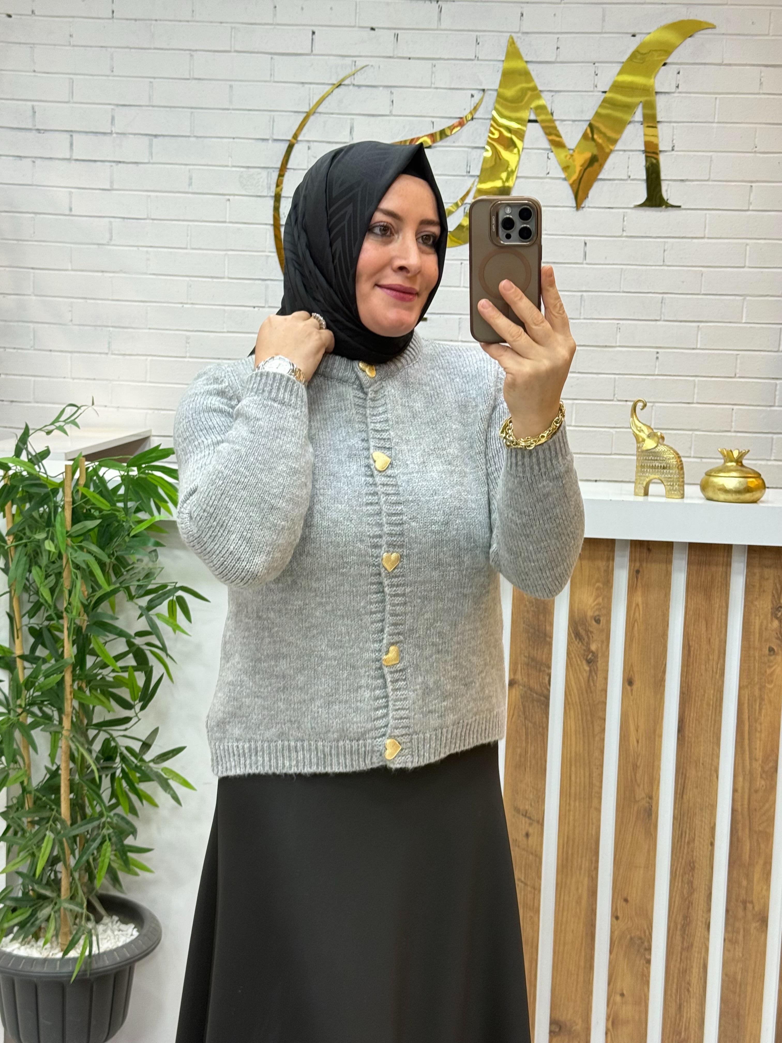 KALPLİ DÜĞMELİ HIRKA