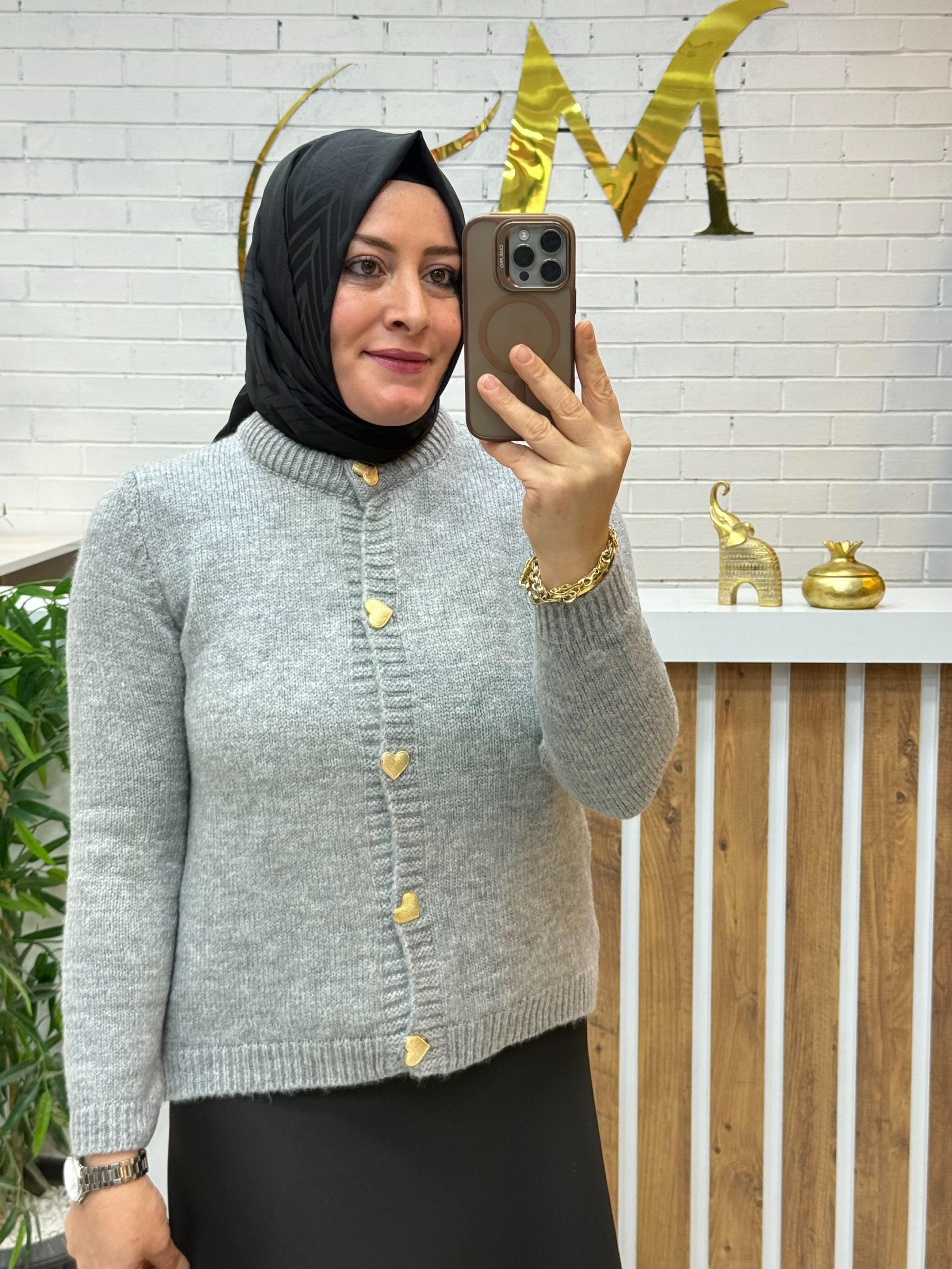 KALPLİ DÜĞMELİ HIRKA