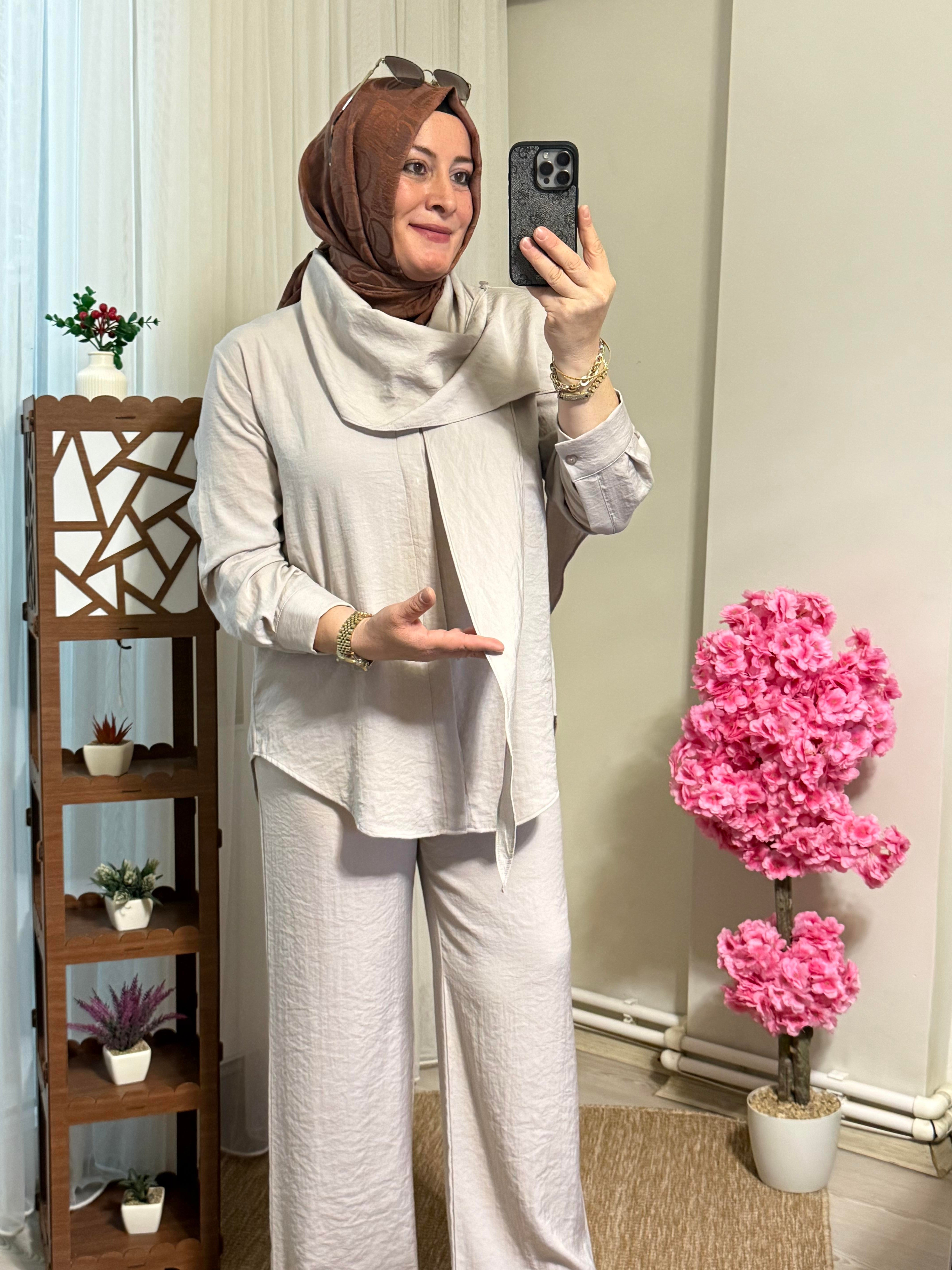 Yakası Degaje Atkılı Takım