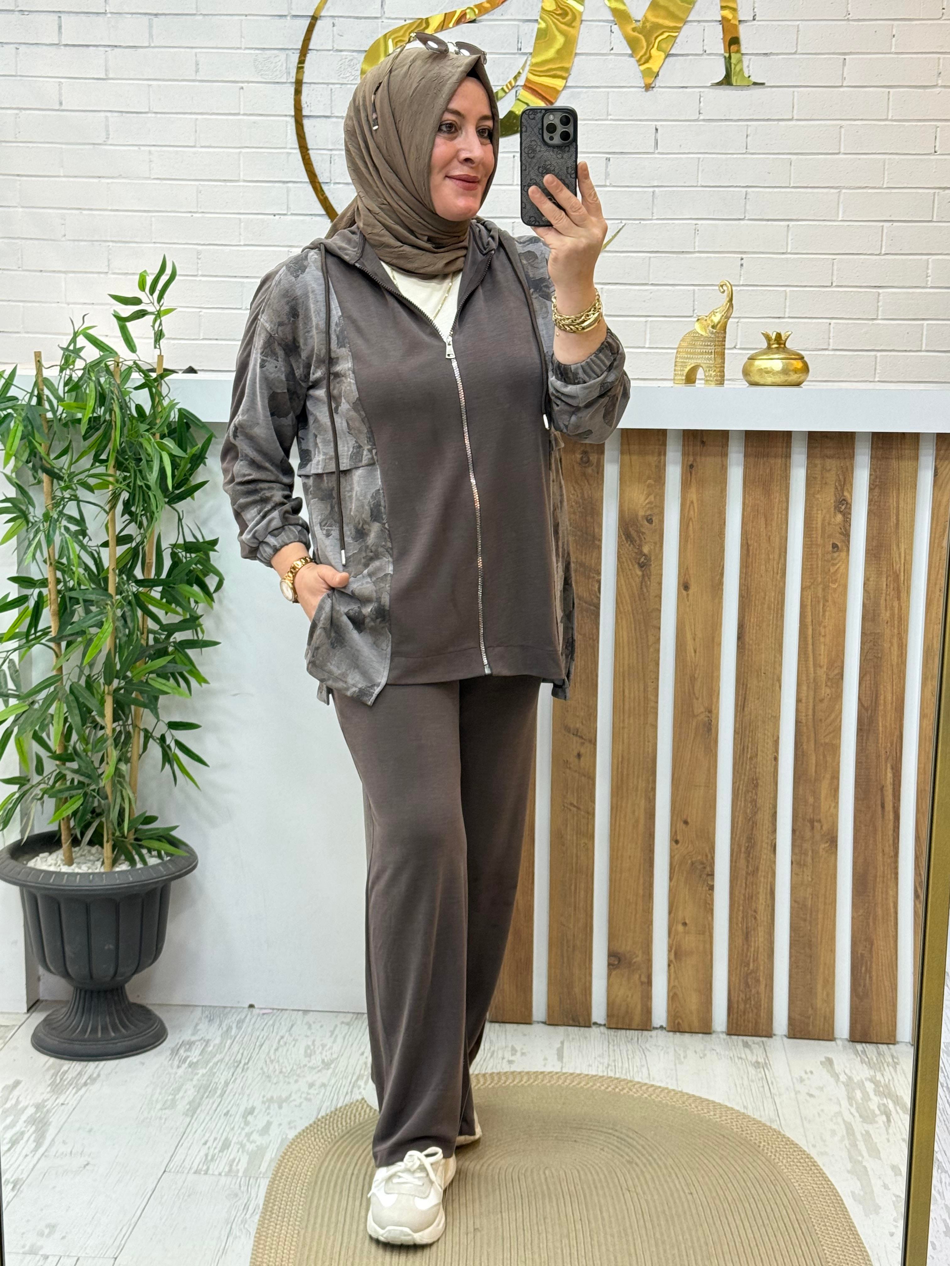 YANLARI DESENLİ MODAL PİKE SPOR TAKIM