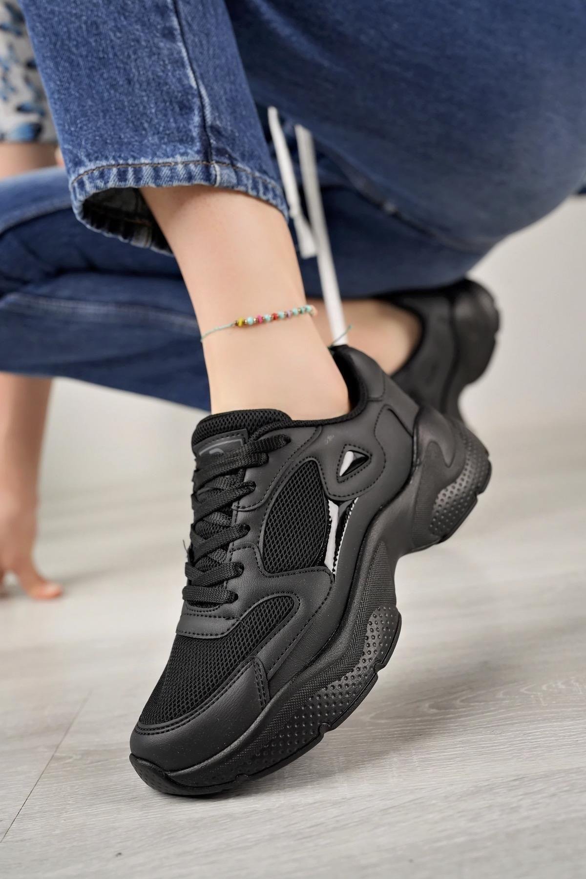 Kadın Poli Taban Yanı Şeritli Bağcıklı Sneaker
