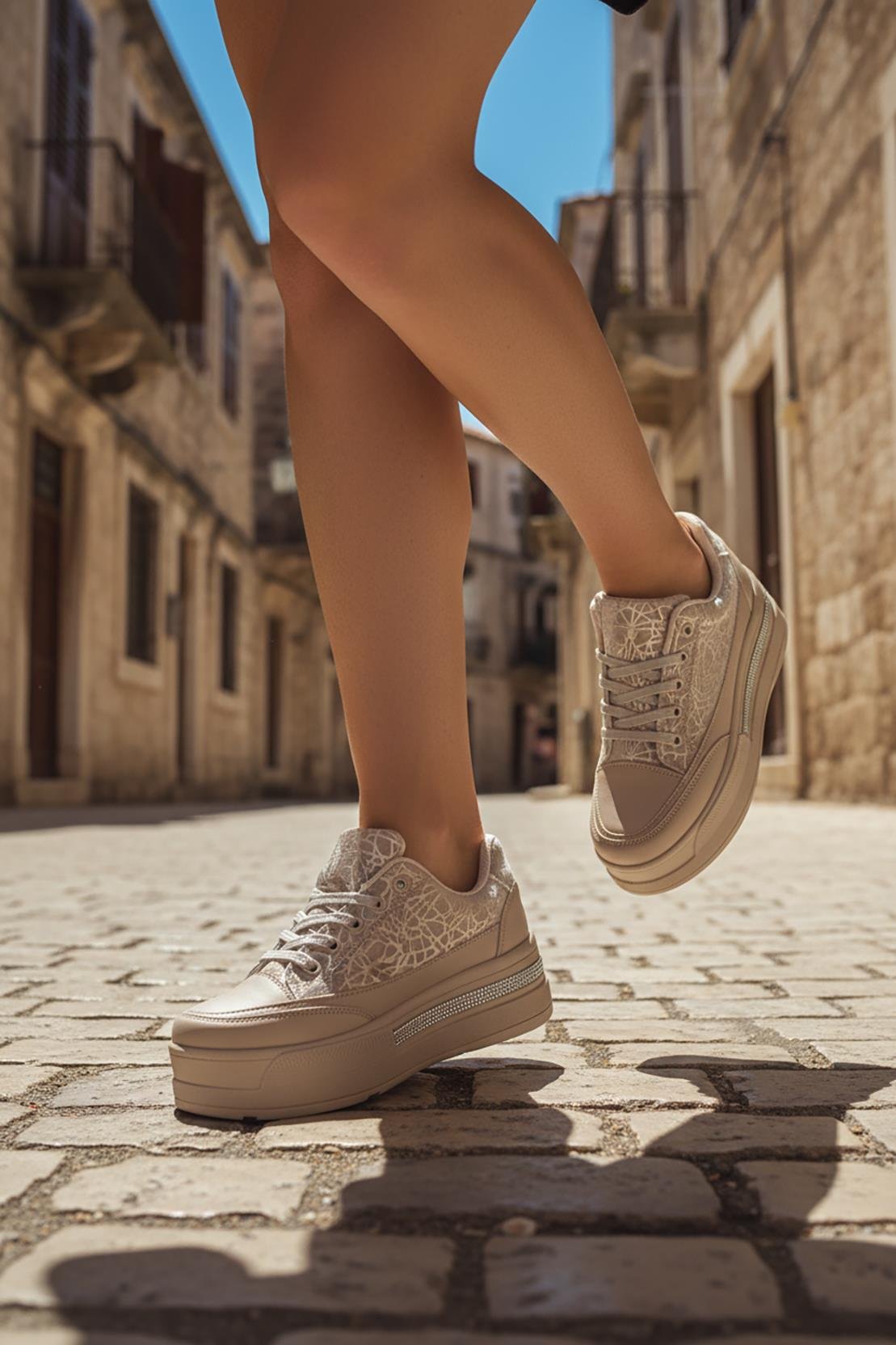 Kadın Taş Detaylı Yüksek Taban Günlük Ayakkabı Sneaker