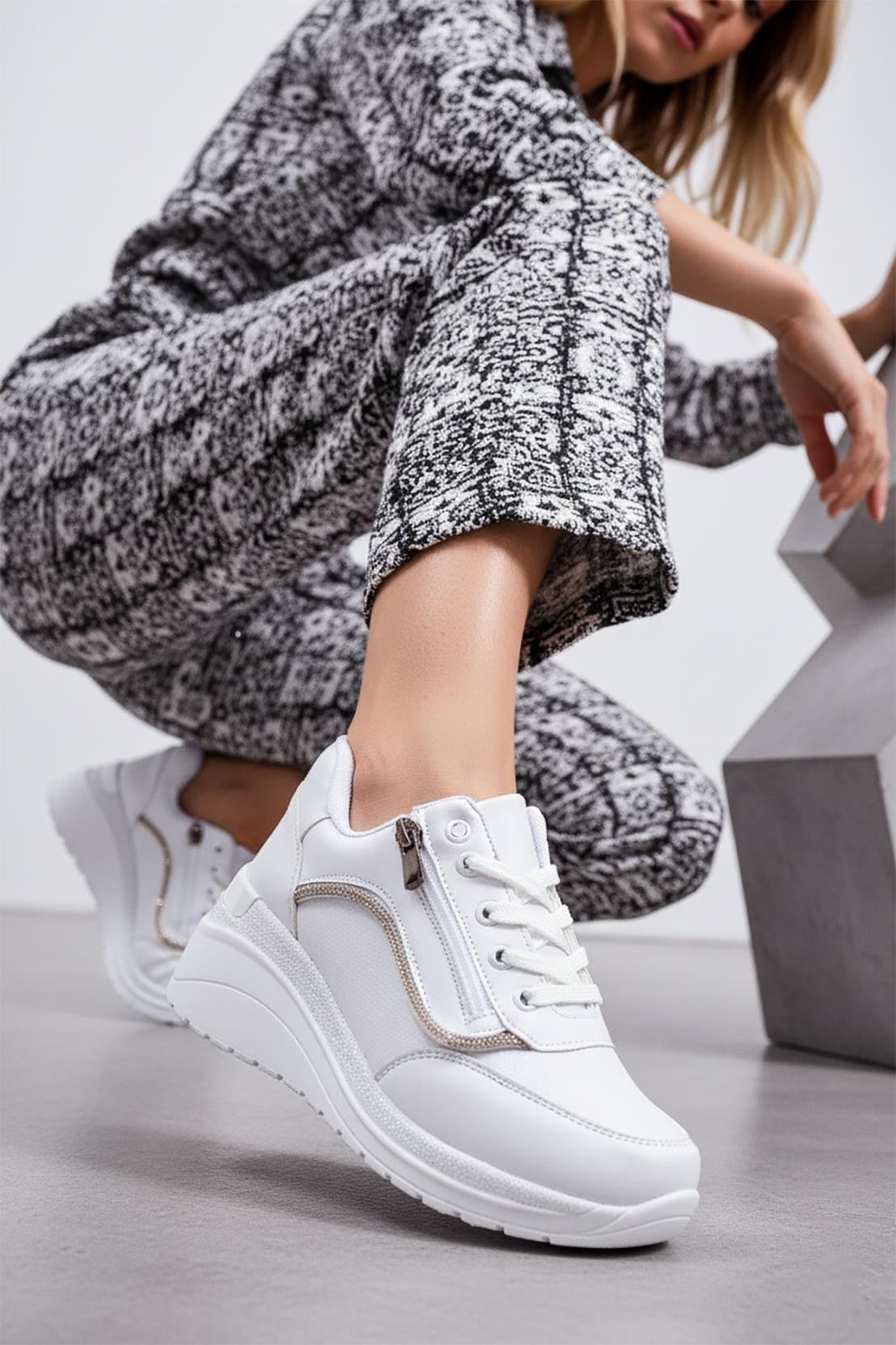 Kadın Taşlı Rahat Kalıp Kalın Topuklu Spor Ayakkabı Sneaker