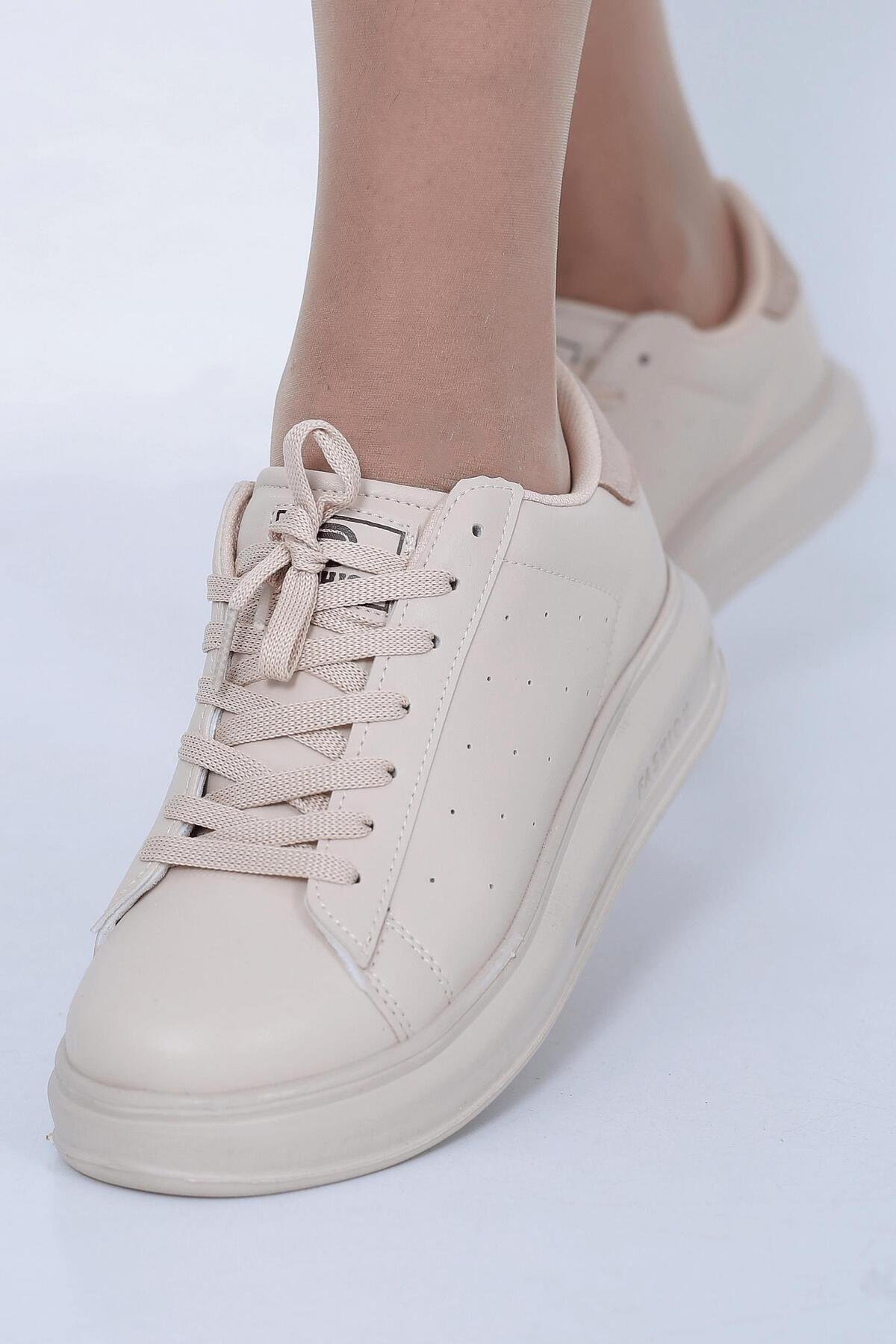 Rahat Kalıp Bağcıklı Sneaker