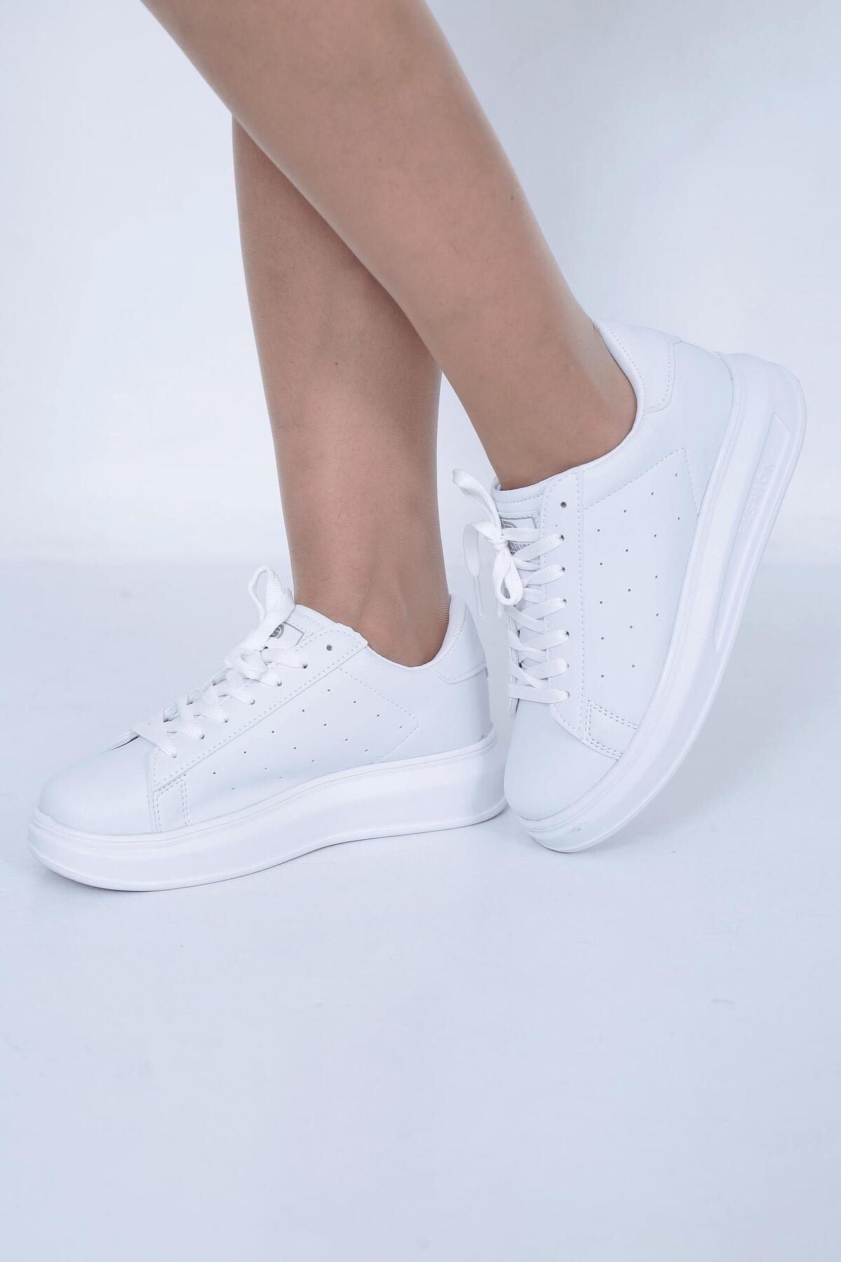 Rahat Kalıp Bağcıklı Sneaker