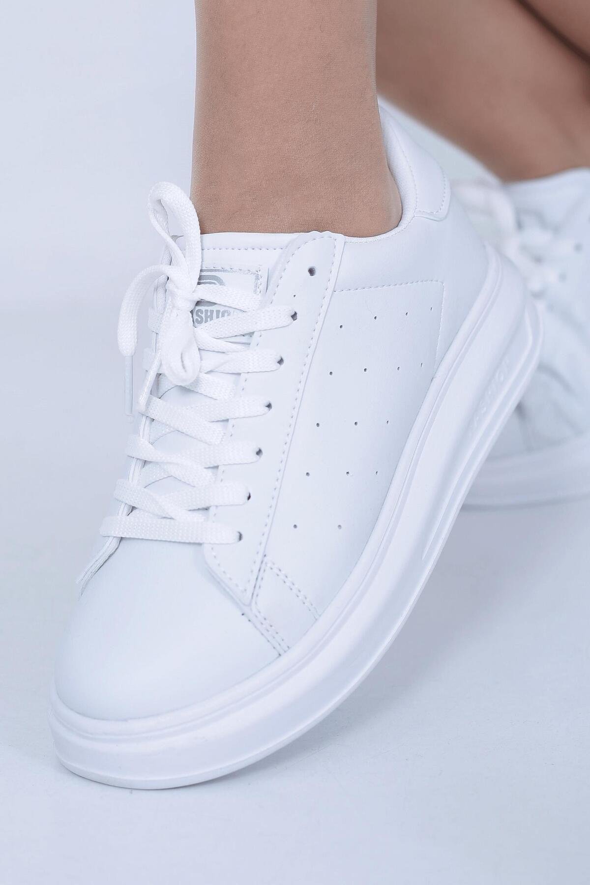Rahat Kalıp Bağcıklı Sneaker