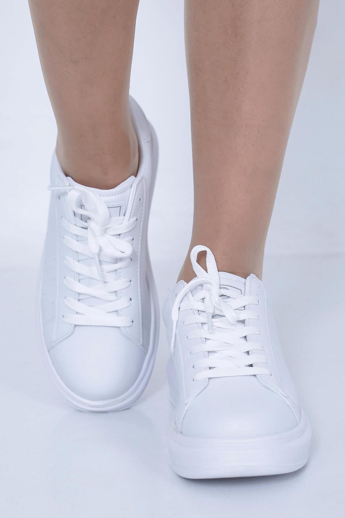 Rahat Kalıp Bağcıklı Sneaker