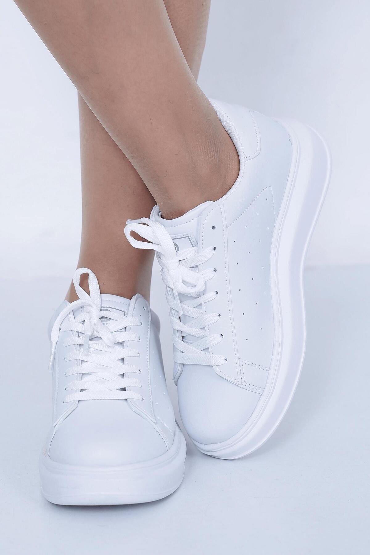 Rahat Kalıp Bağcıklı Sneaker