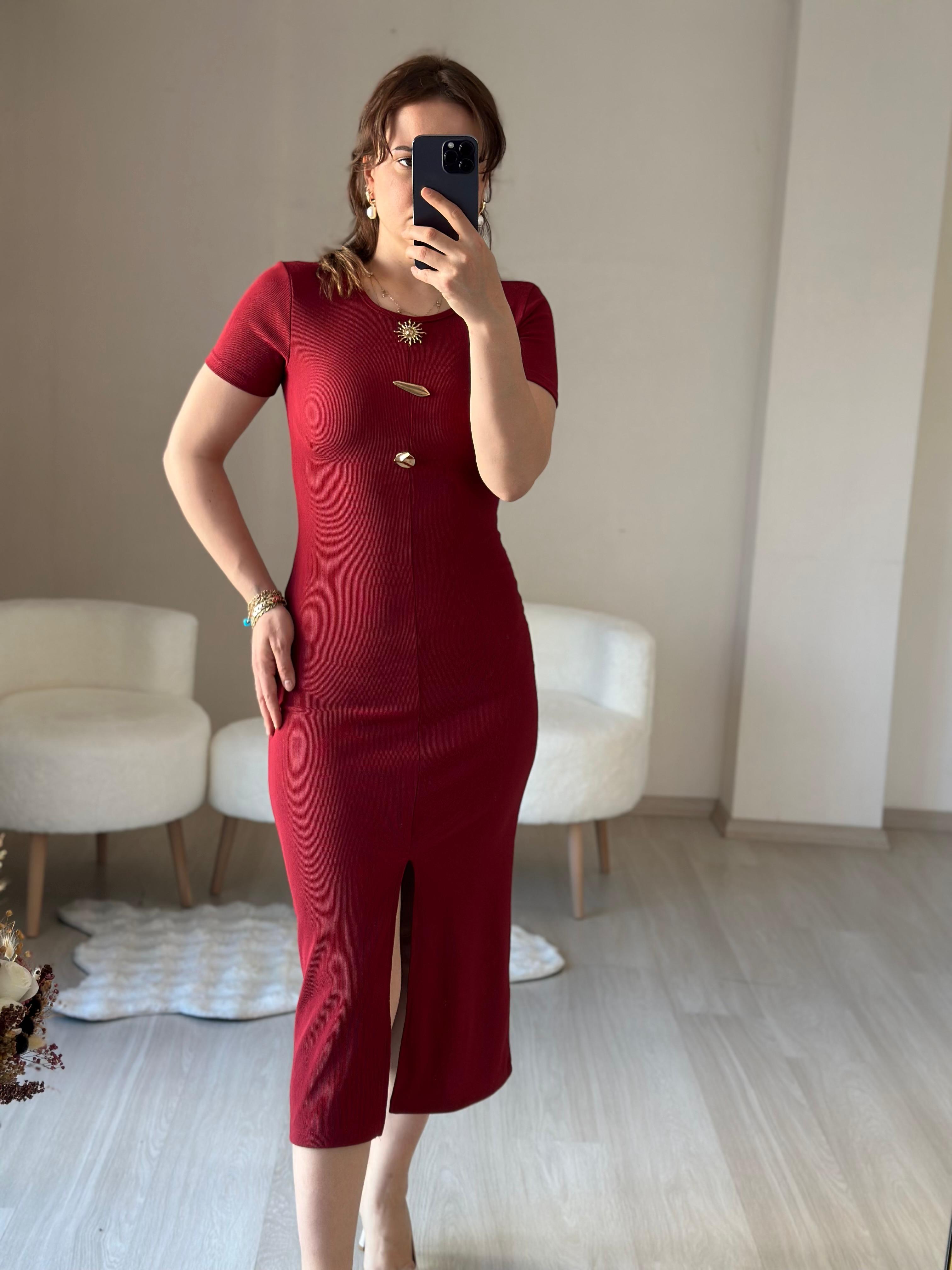 DÜĞME DETAYLI KISA KOLLU ELBİSE