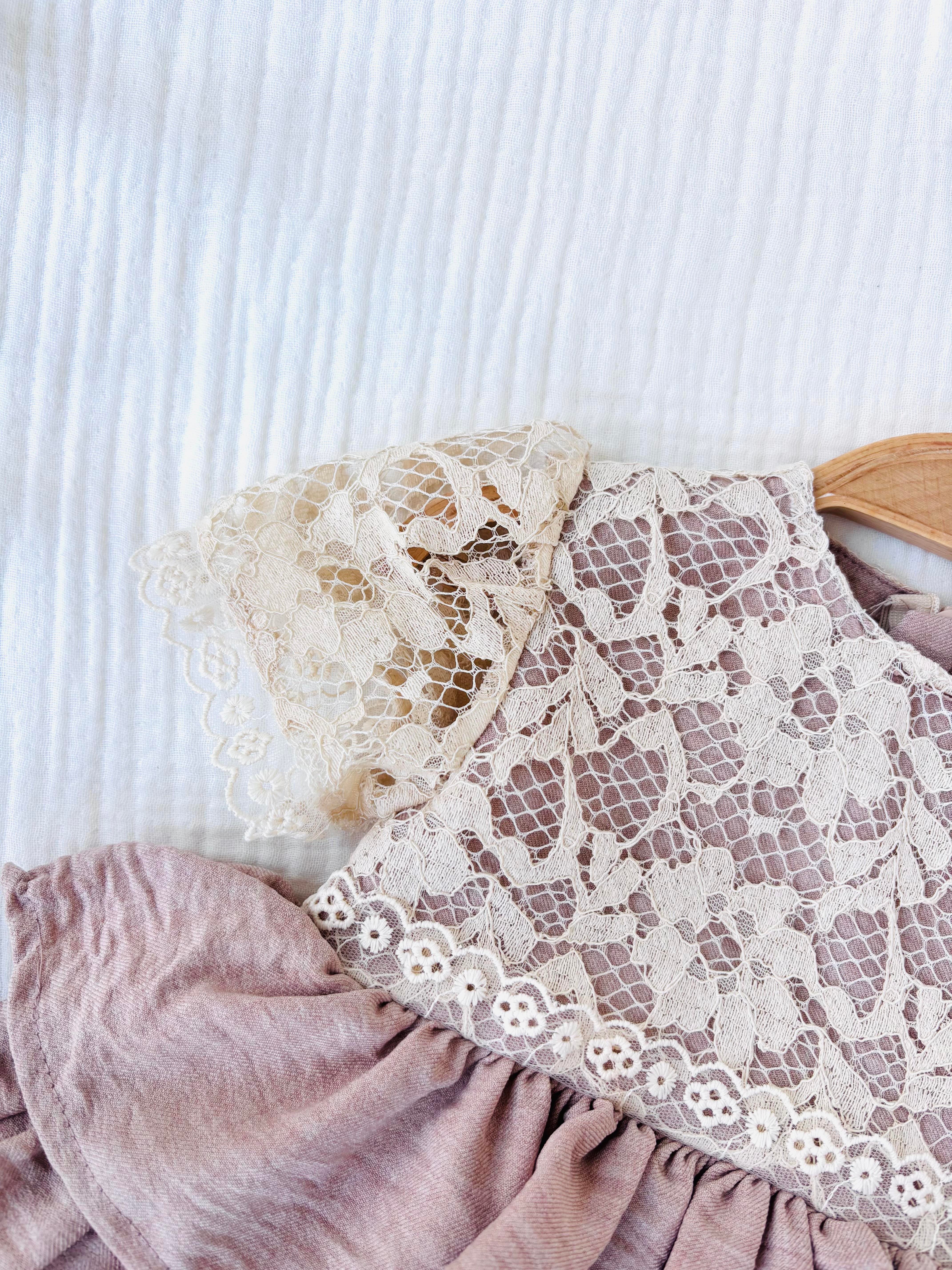 Daphne 3 Katlı Dantel Elbise - Gül Kurusu